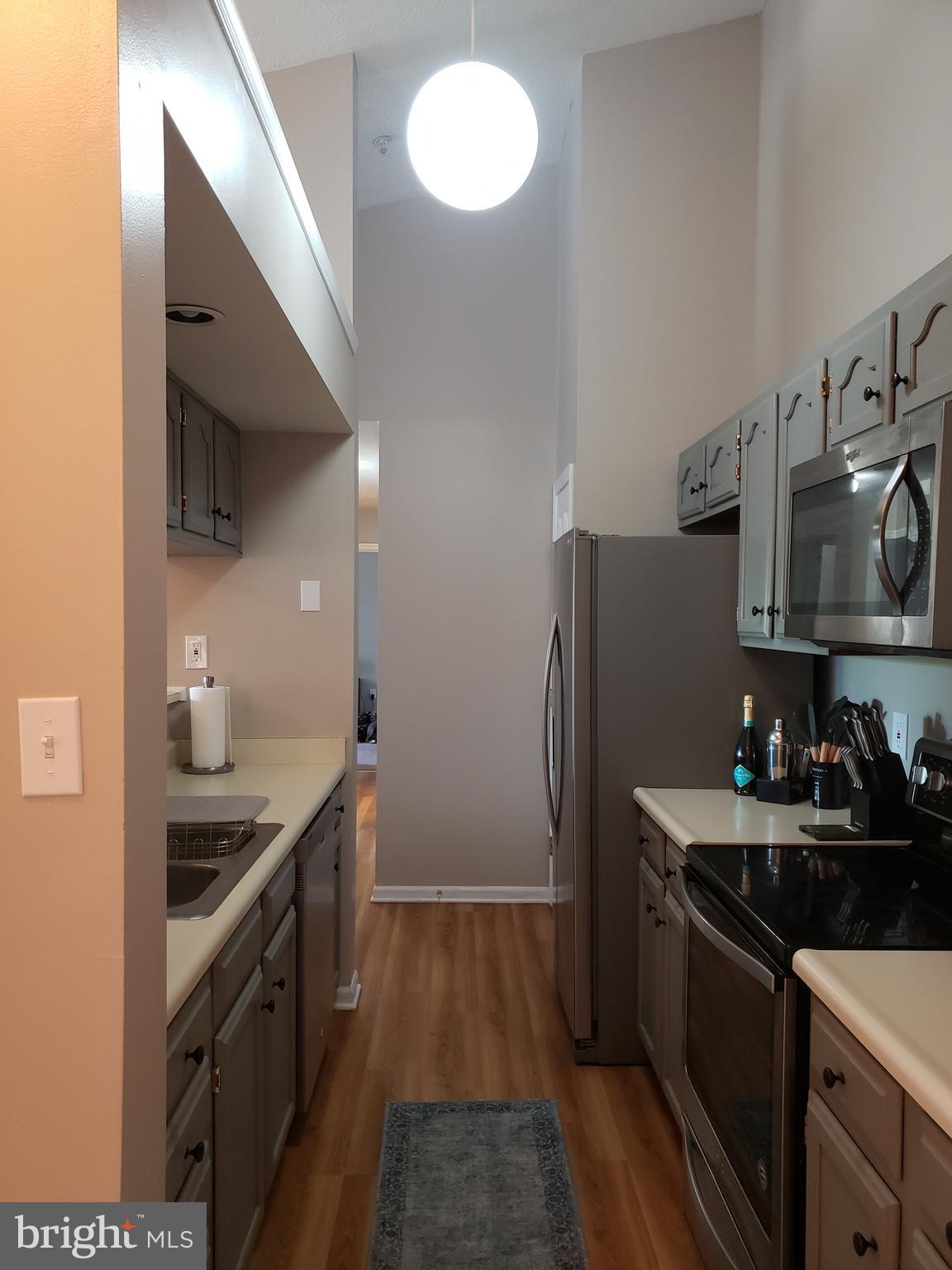 BRENTWOOD CONDO - Residential