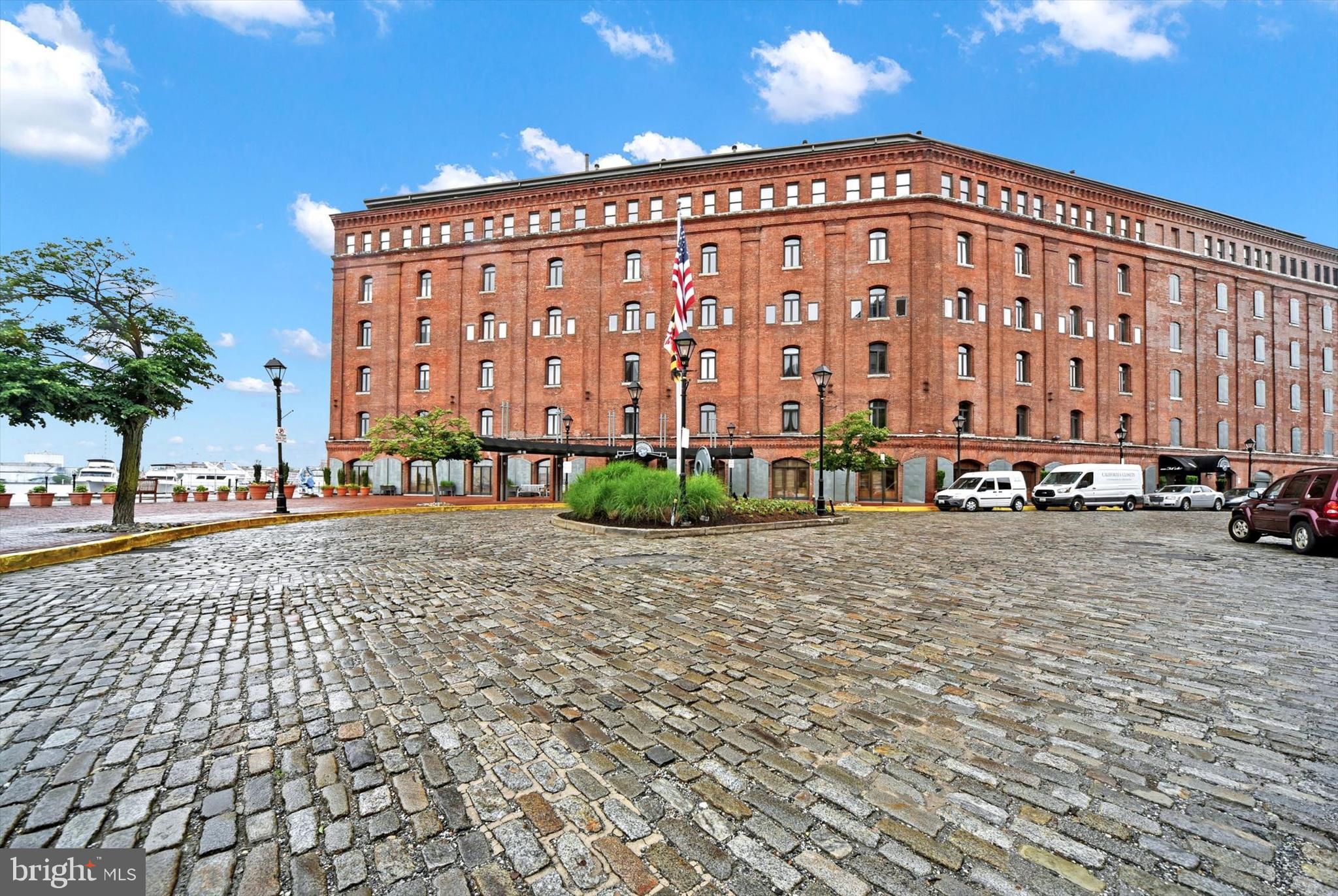 HENDERSON'S WHARF - Residential
