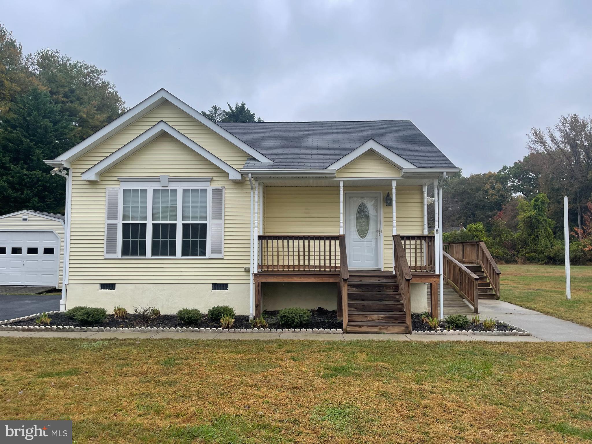 DEEP LANDING ESTATES - Residential Lease