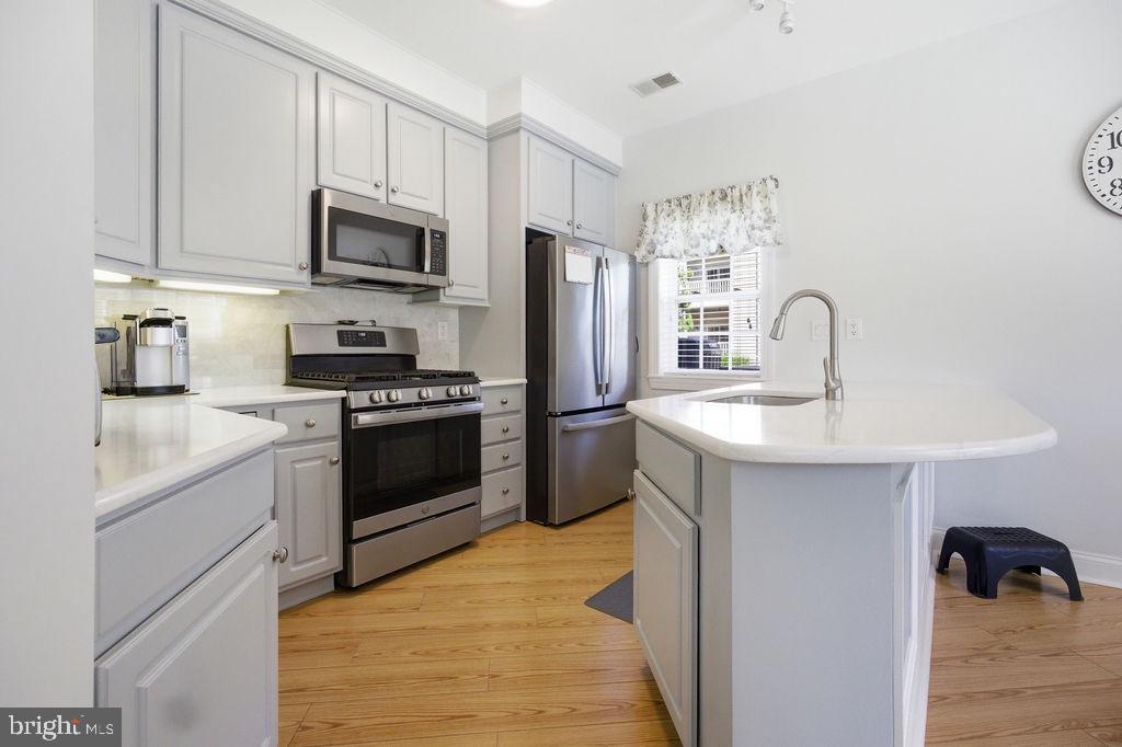 CREEKSIDE VILLAGE - Residential