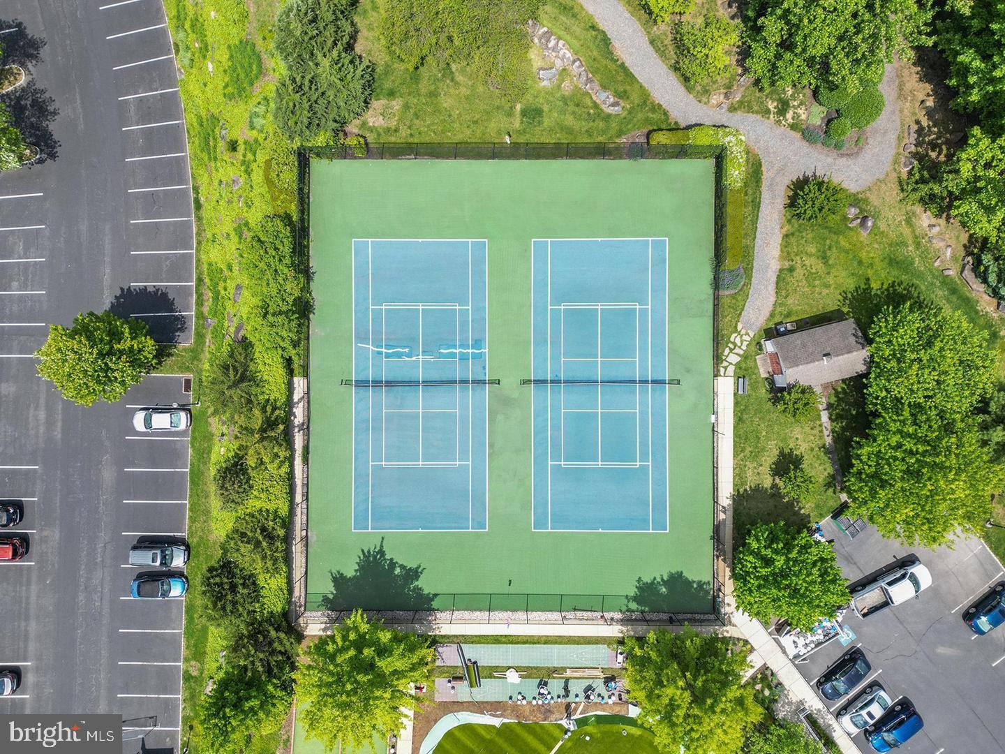 CREEKSIDE VILLAGE - Residential