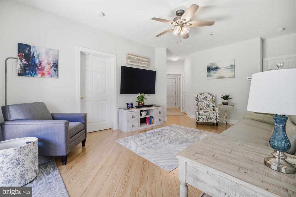 CREEKSIDE VILLAGE - Residential