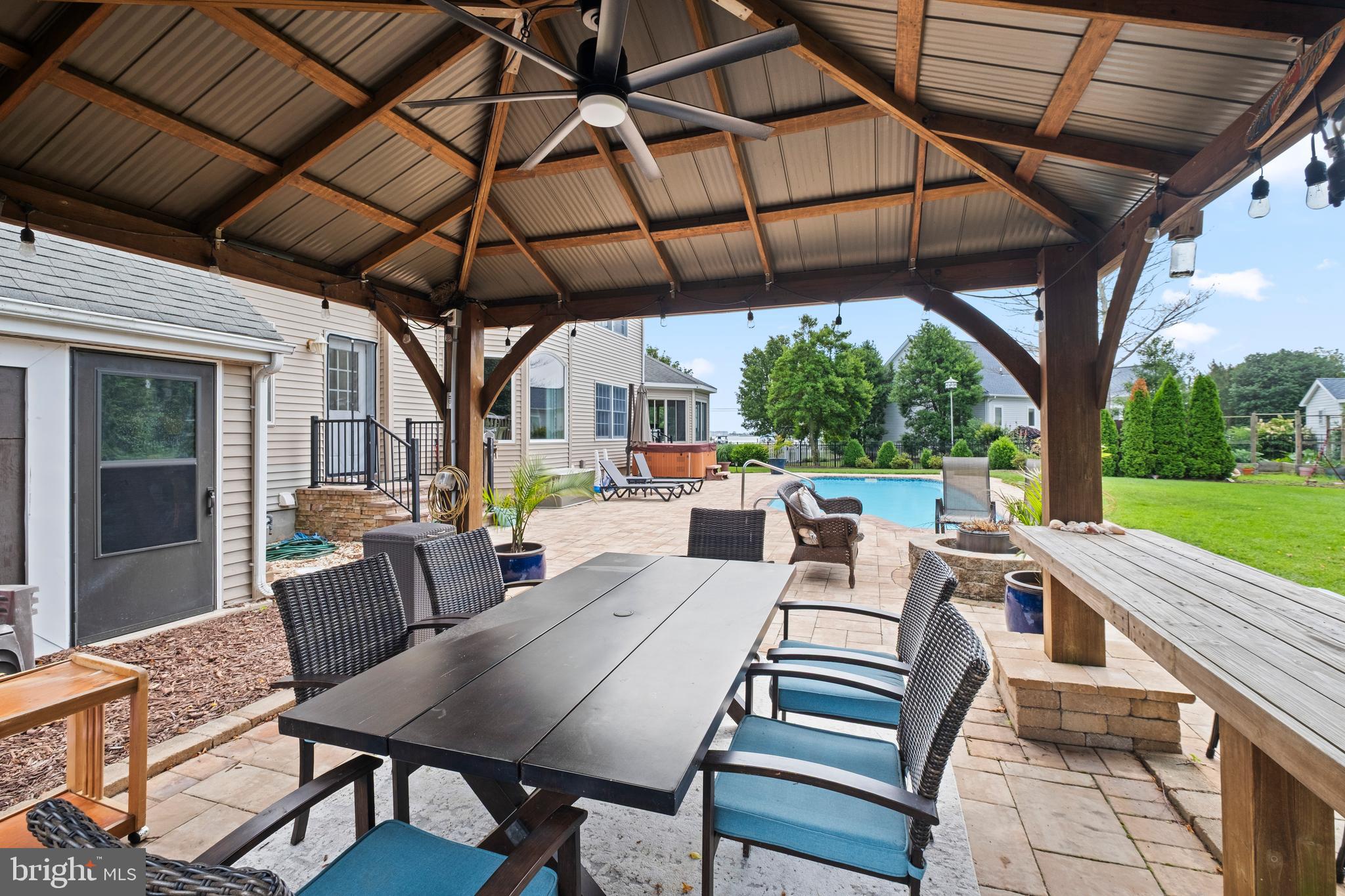CAPTAINS HILL - Residential