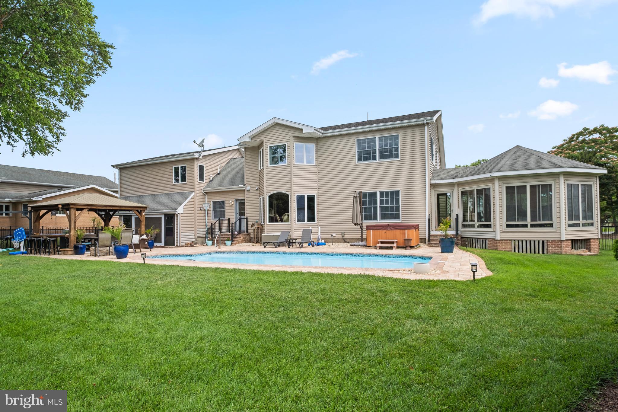 CAPTAINS HILL - Residential