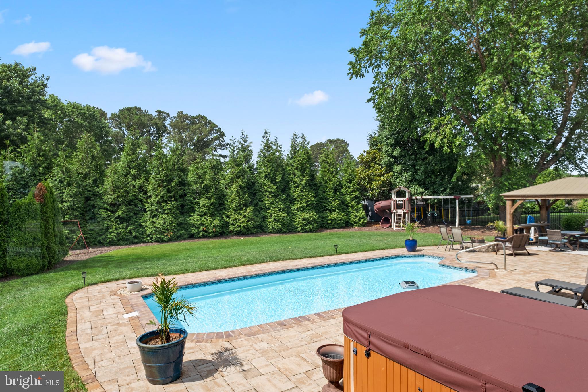 CAPTAINS HILL - Residential
