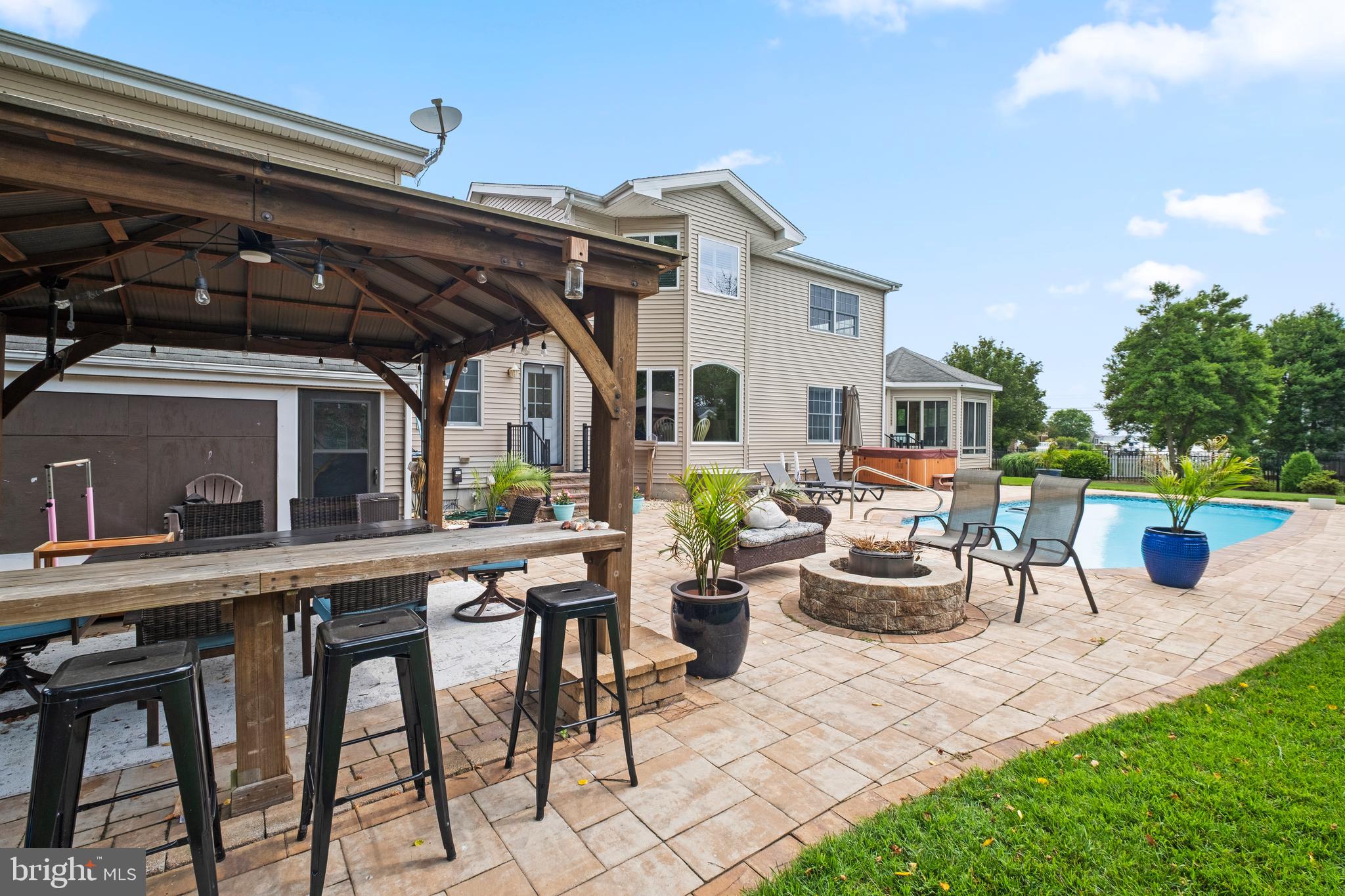 CAPTAINS HILL - Residential