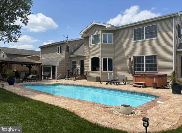 CAPTAINS HILL - Residential