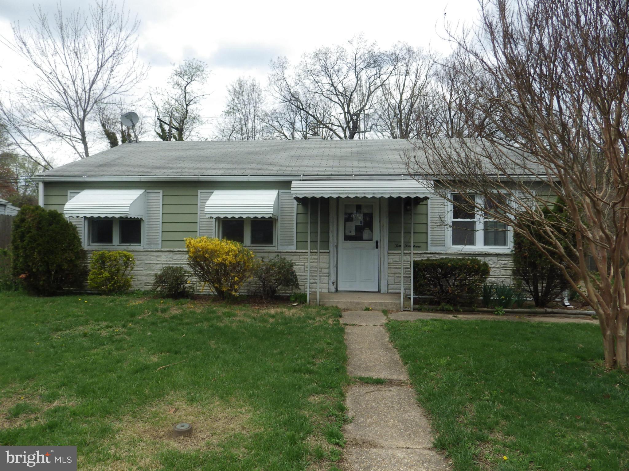 3 bedroom and 1 bathroom rancher.  Detached Garage with a fenced in yard. Work will be needed in order to make this well placed home sing.  Go to view docs for contract pkg instructions. Submit offers at the Homepath website. Schedule showings on line.