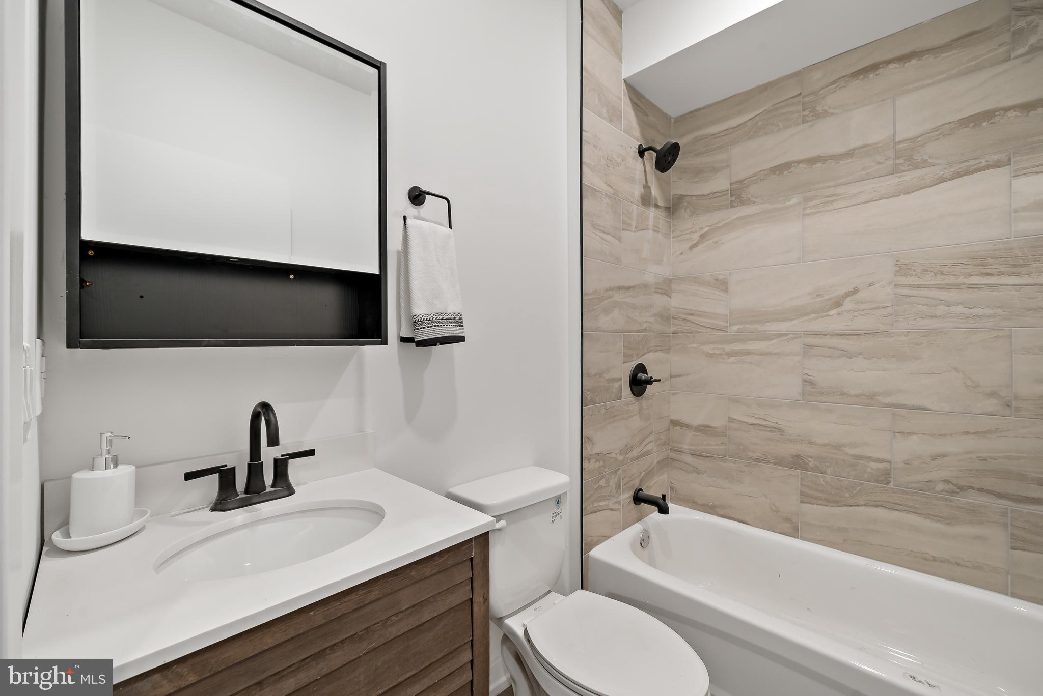 HUNTING PARK - Residential Lease