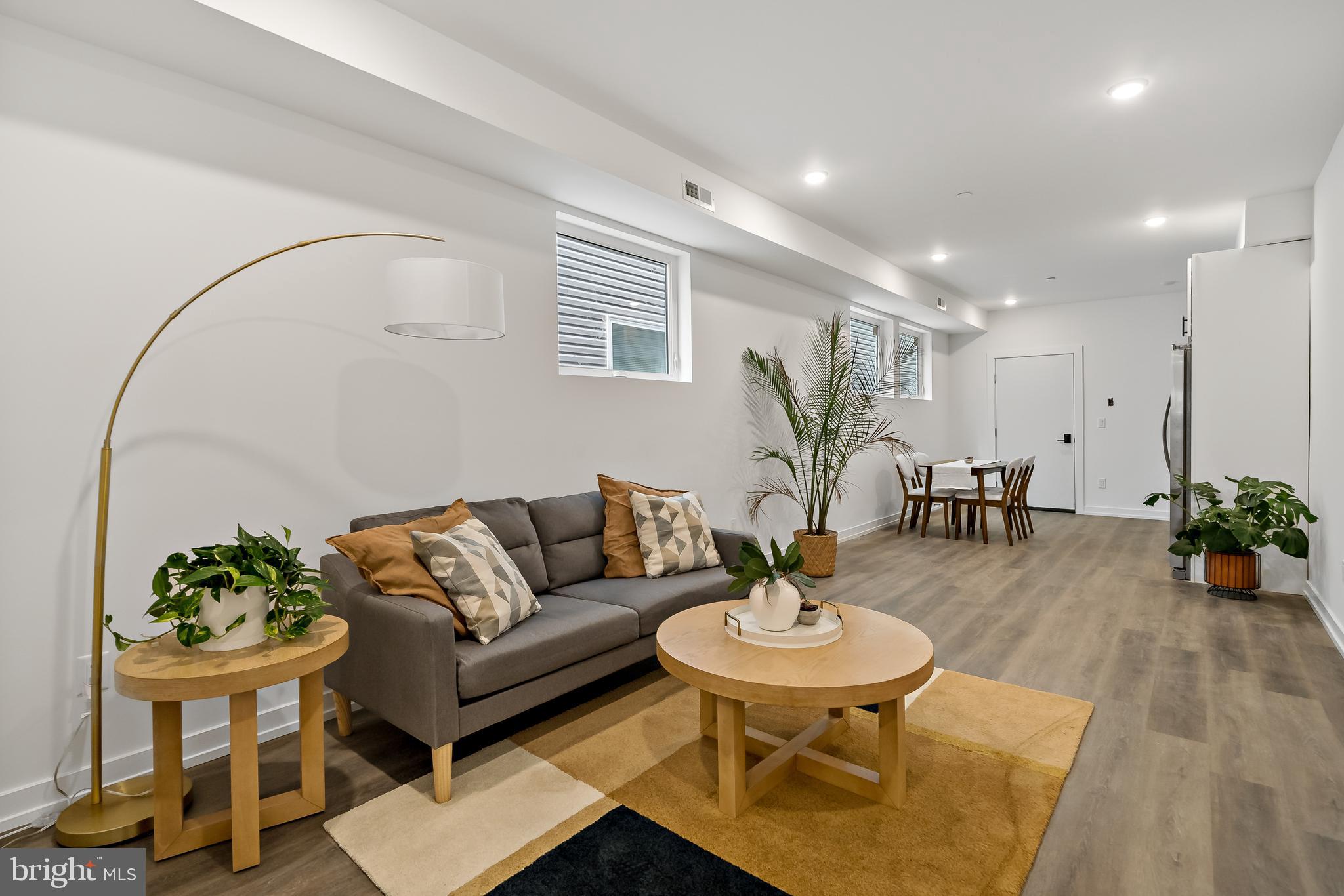 HUNTING PARK - Residential Lease