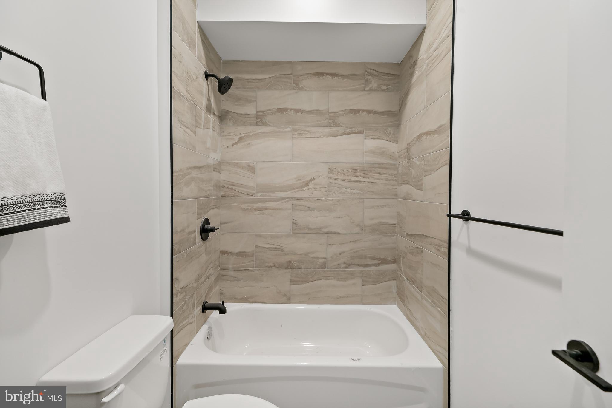 HUNTING PARK - Residential Lease