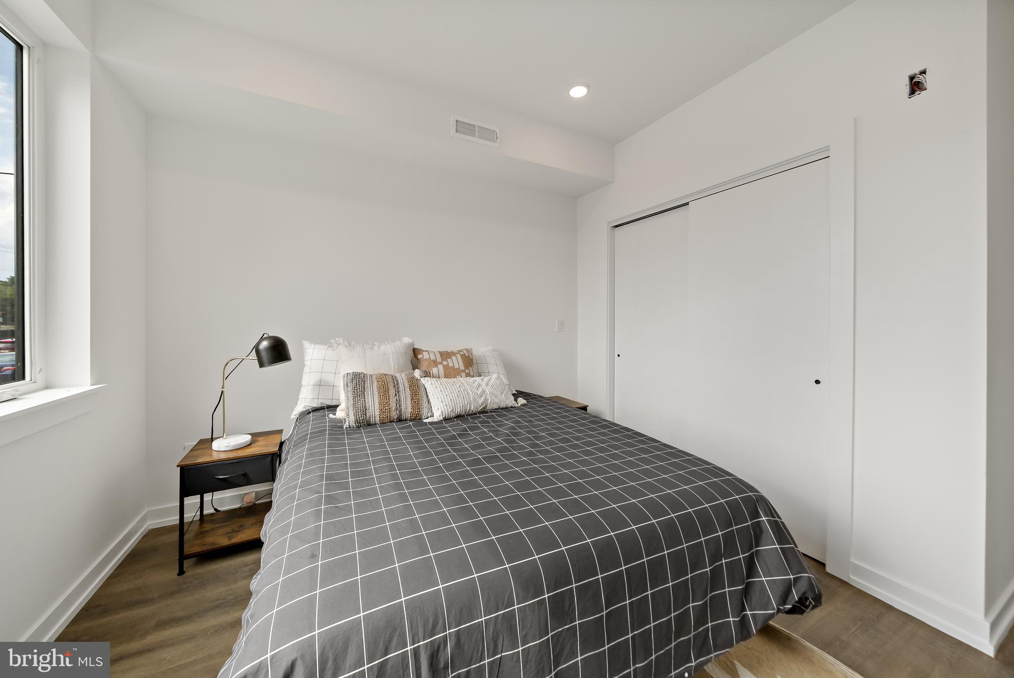 HUNTING PARK - Residential Lease