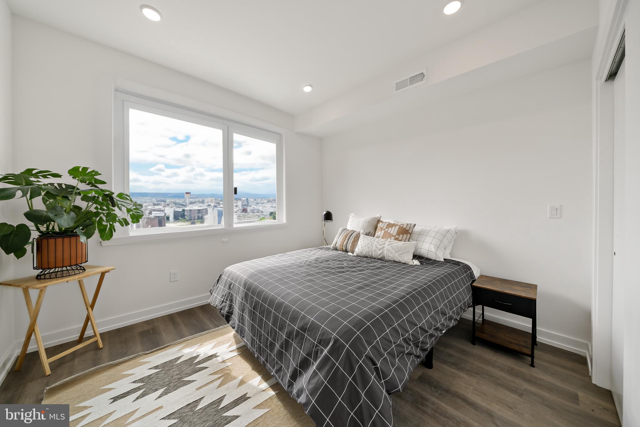 HUNTING PARK - Residential Lease
