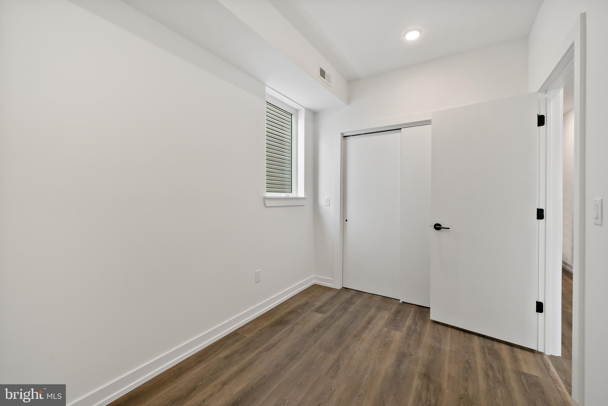 HUNTING PARK - Residential Lease