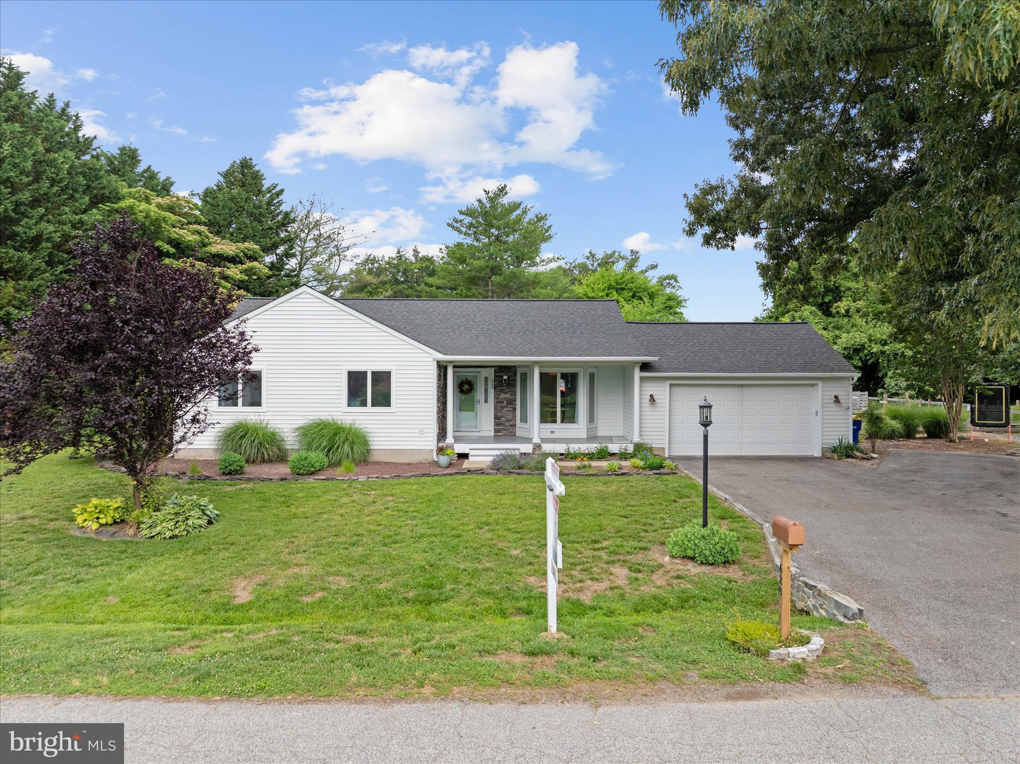 QUEEN ANNE COLONY - Residential