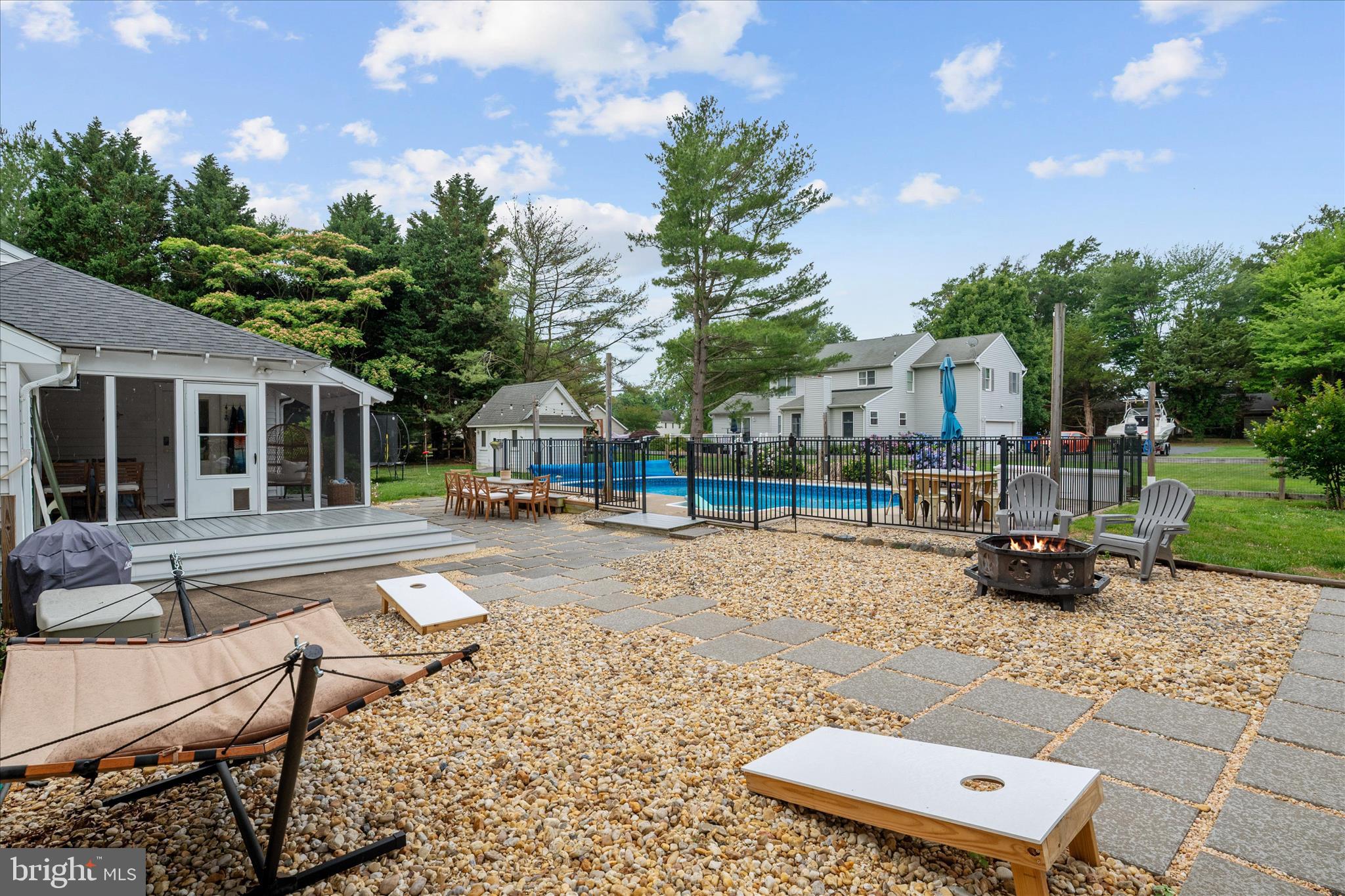 QUEEN ANNE COLONY - Residential