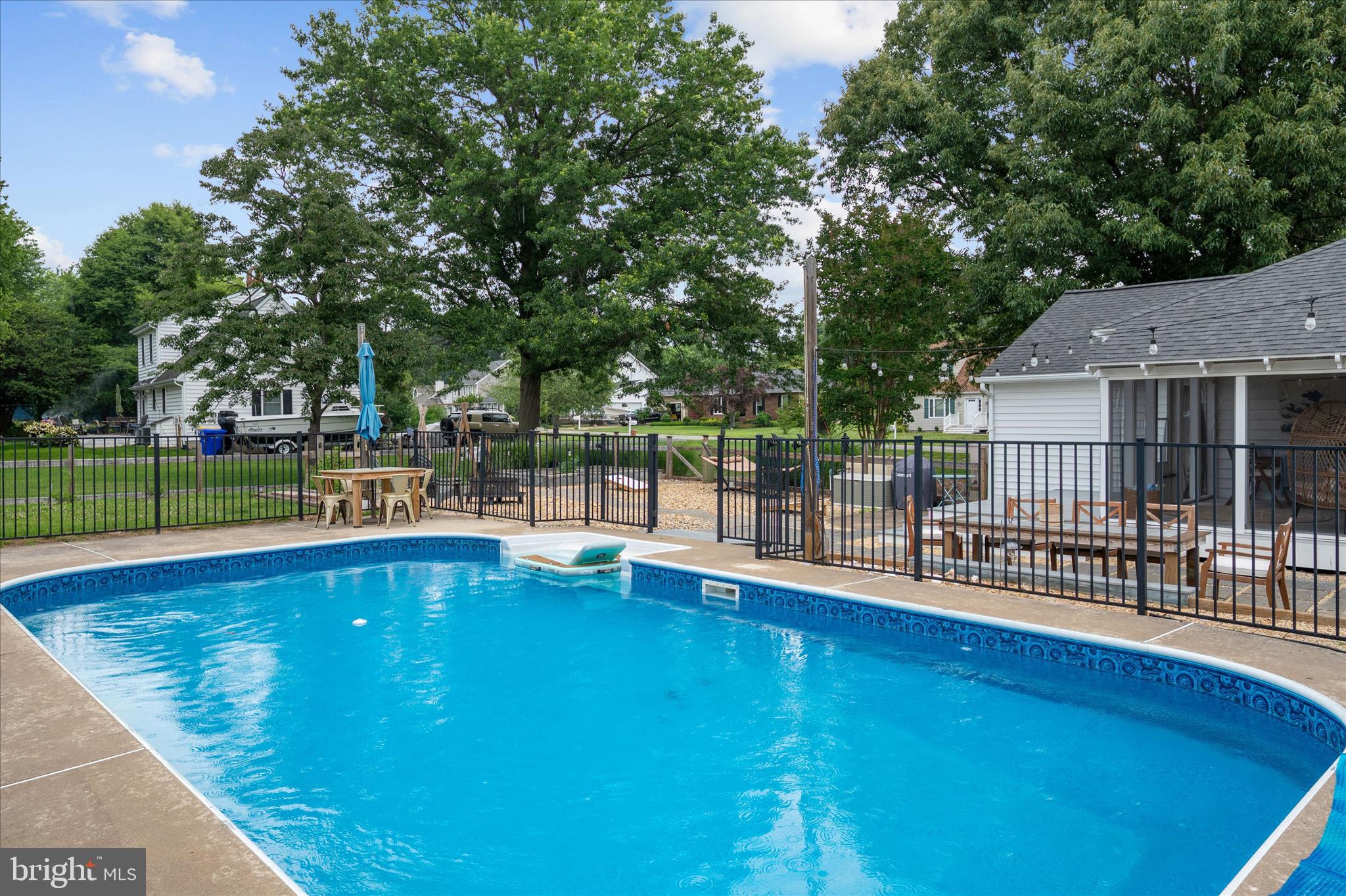 QUEEN ANNE COLONY - Residential