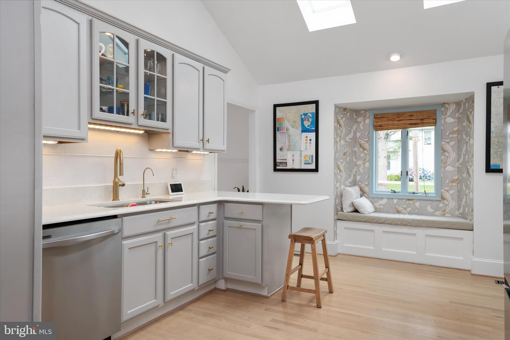 QUEEN ANNE COLONY - Residential