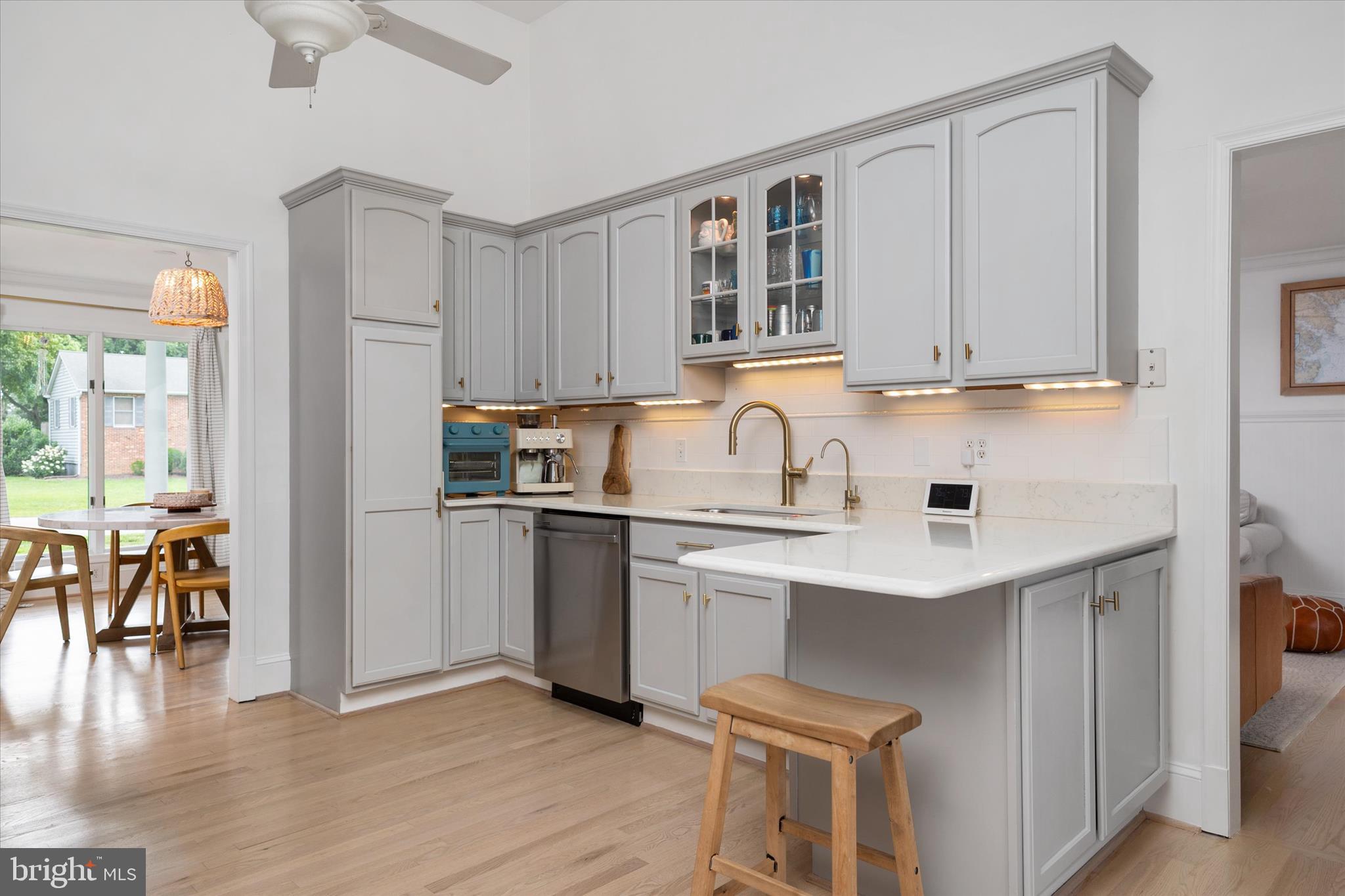 QUEEN ANNE COLONY - Residential