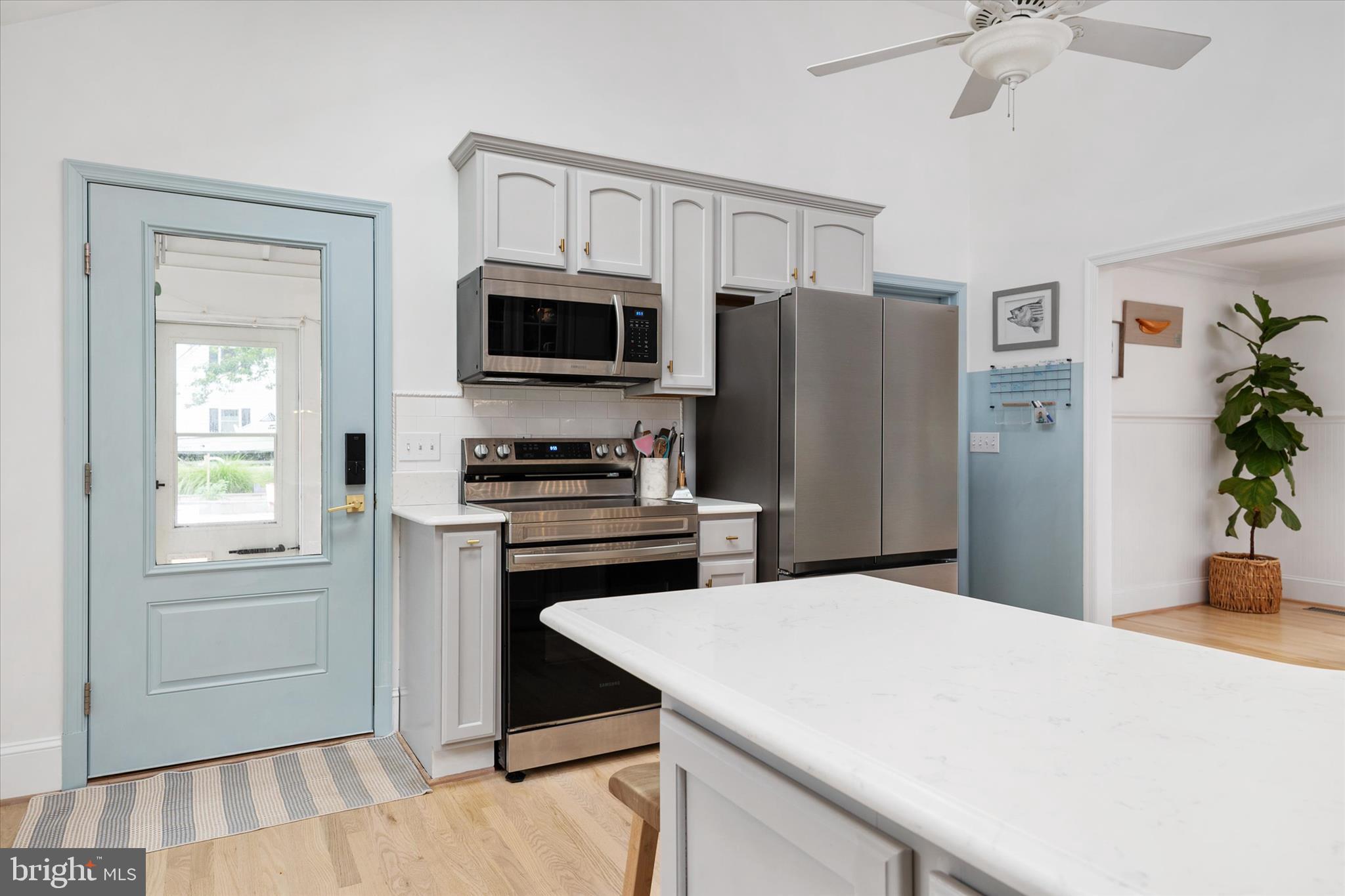 QUEEN ANNE COLONY - Residential