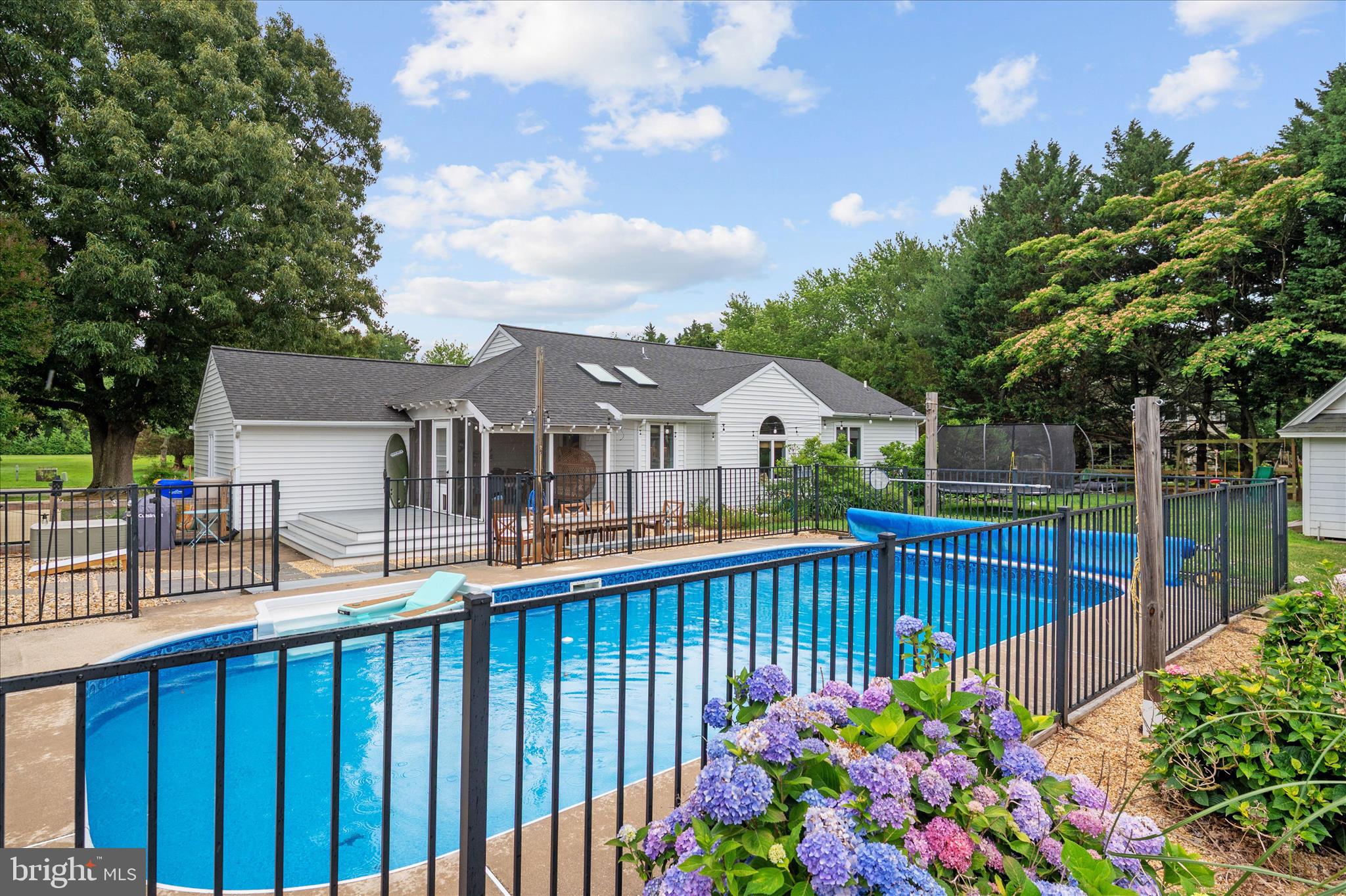 QUEEN ANNE COLONY - Residential