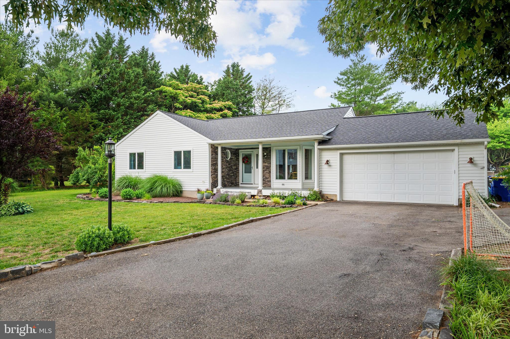 QUEEN ANNE COLONY - Residential