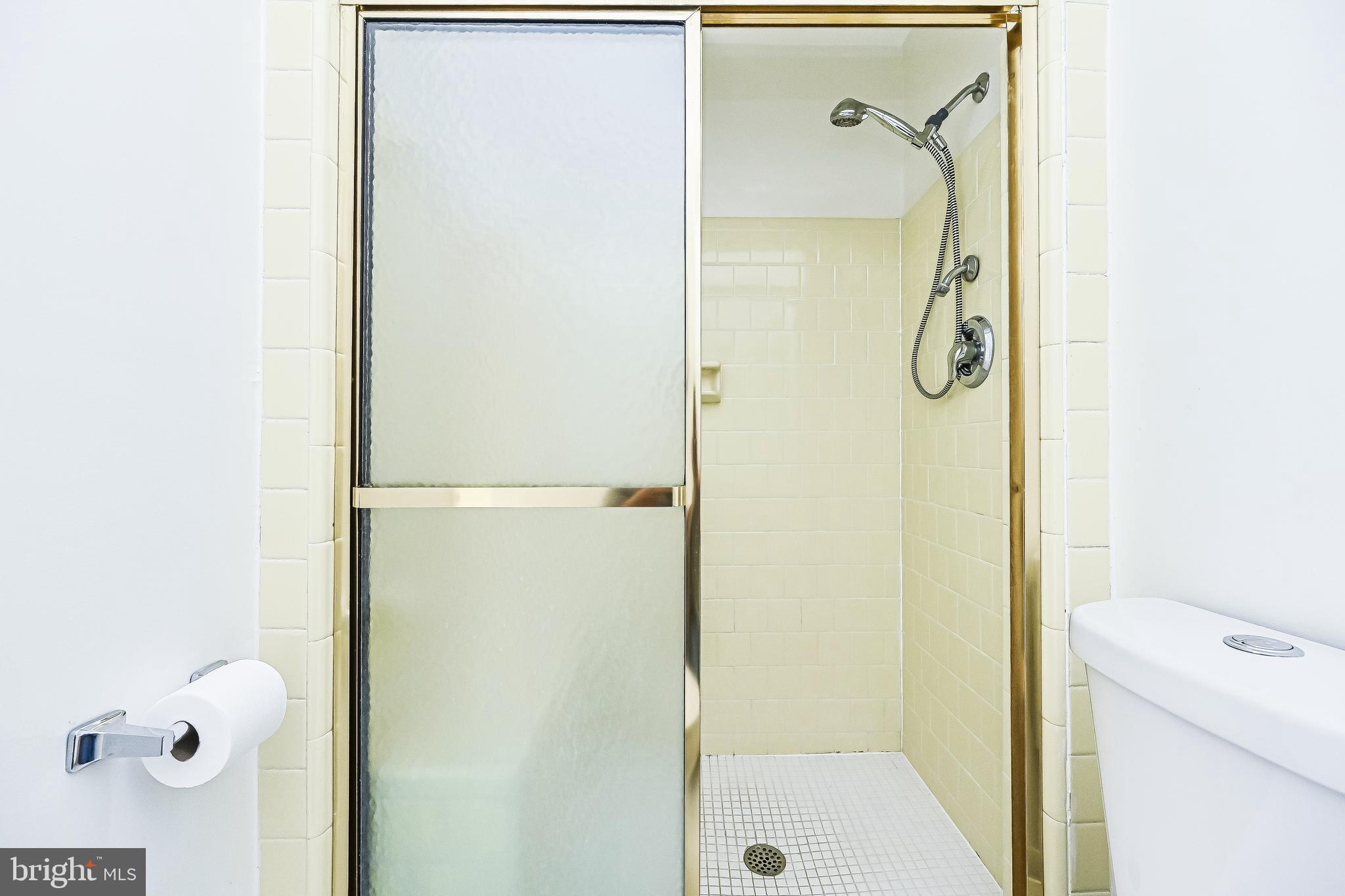 SUMMIT VEITCH - Residential Lease