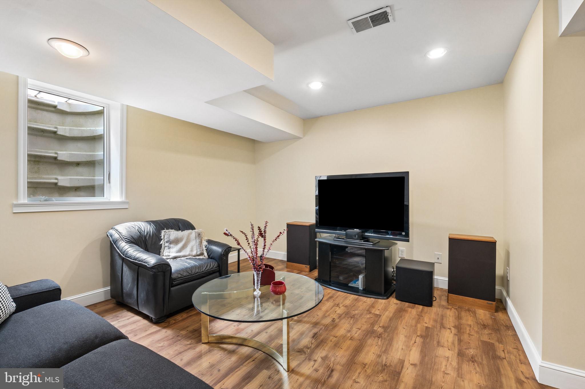 FALLS ORCHARD - Residential