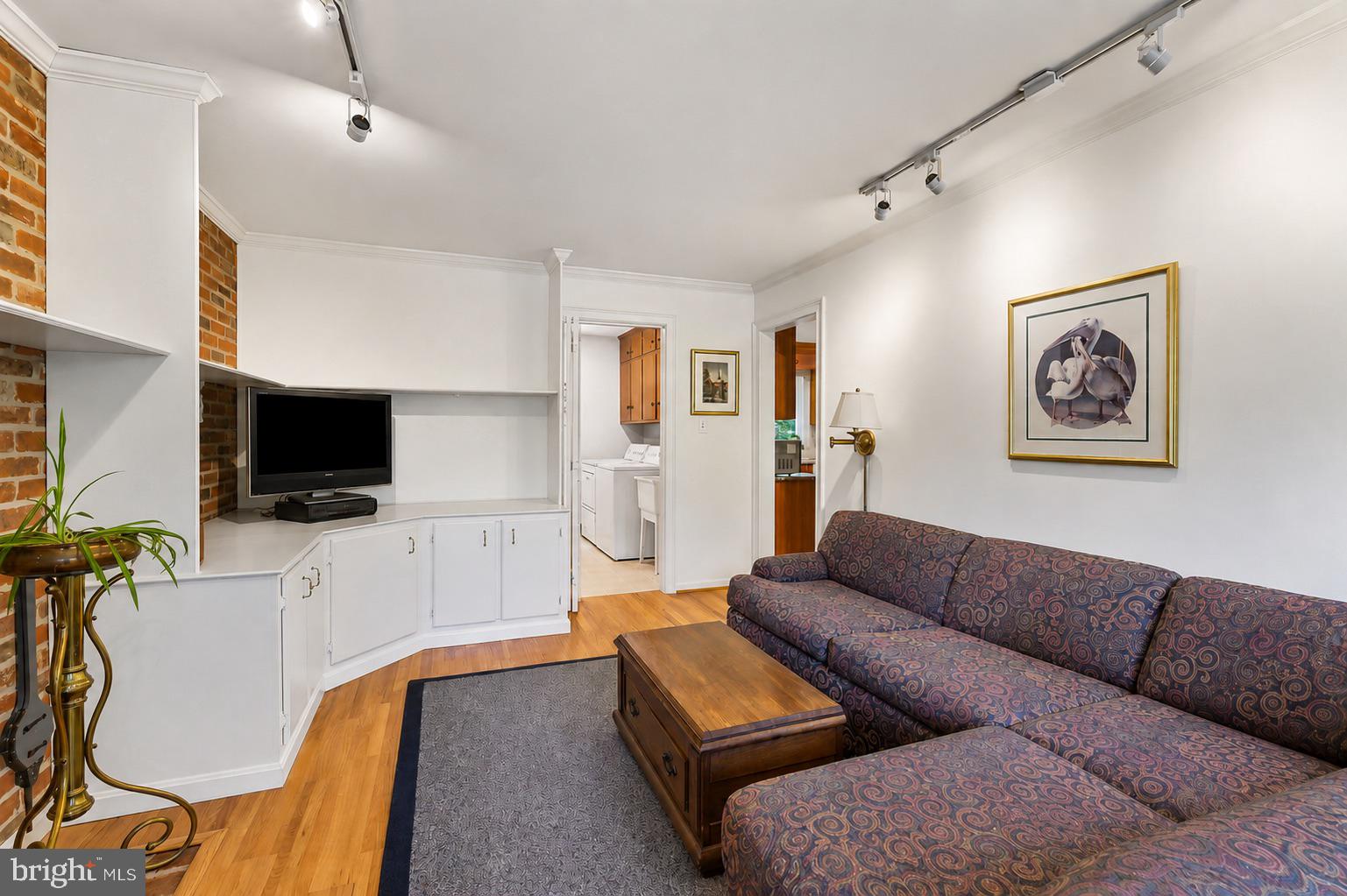 FALLS ORCHARD - Residential