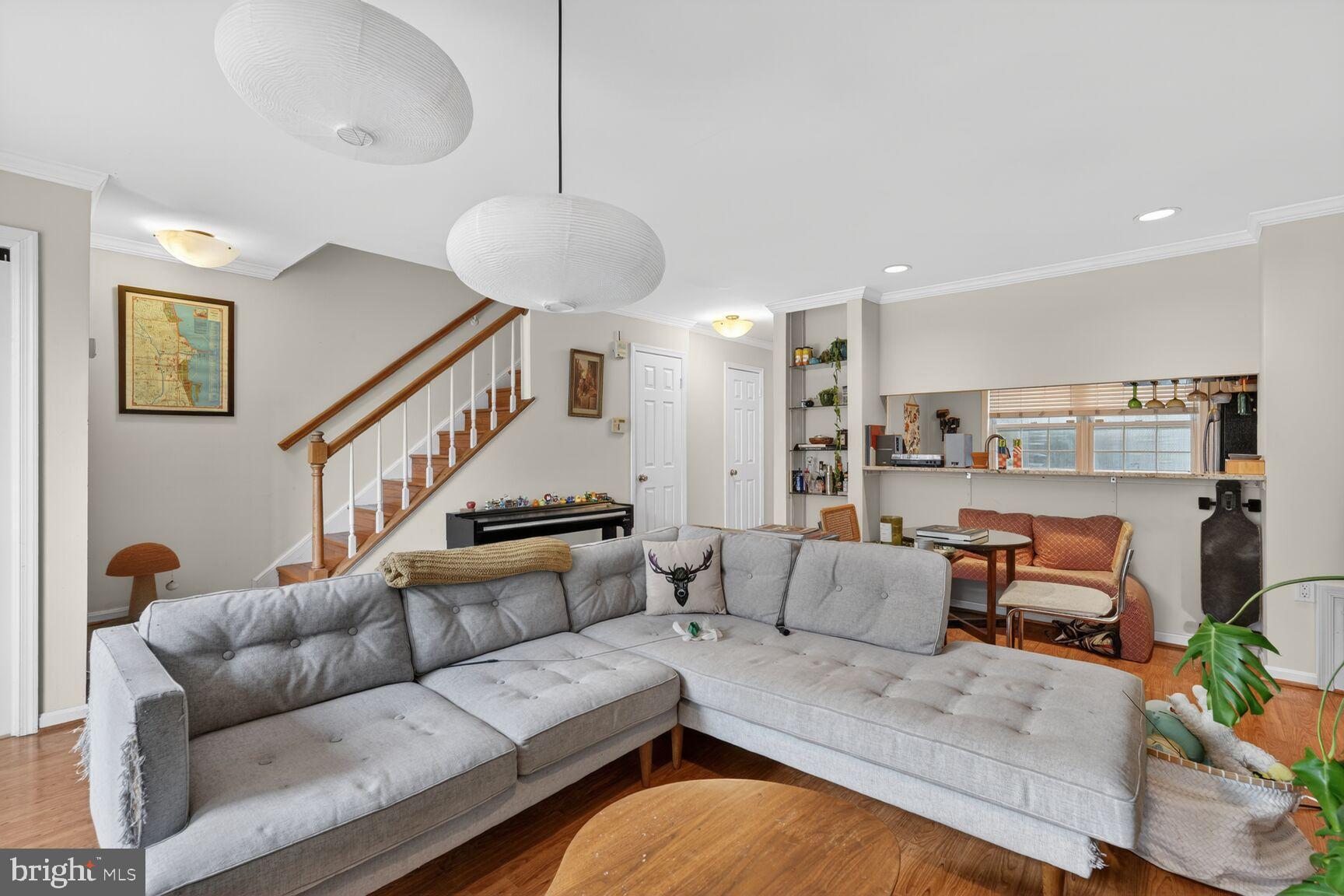COLUMBIA COURT - Residential