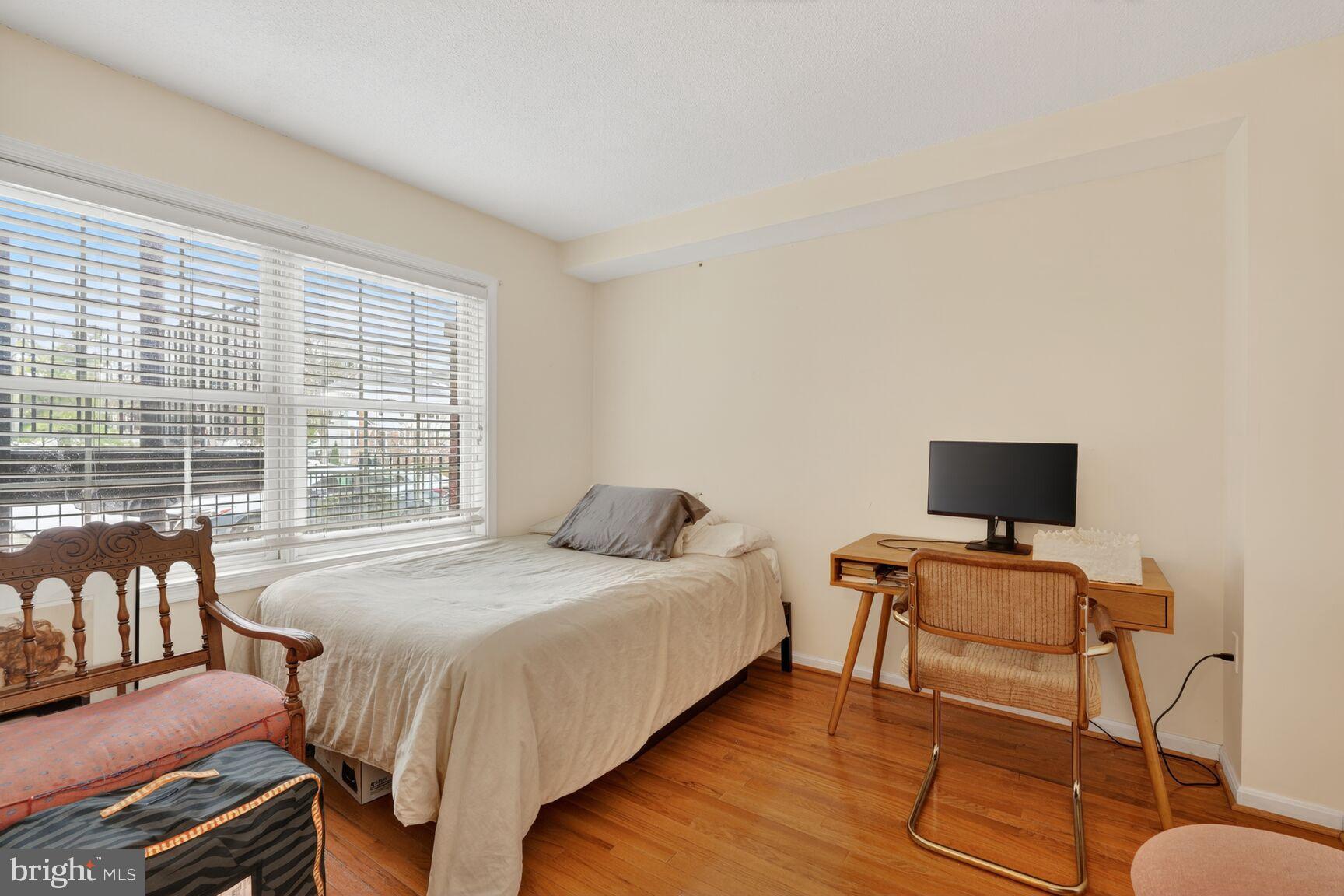 COLUMBIA COURT - Residential