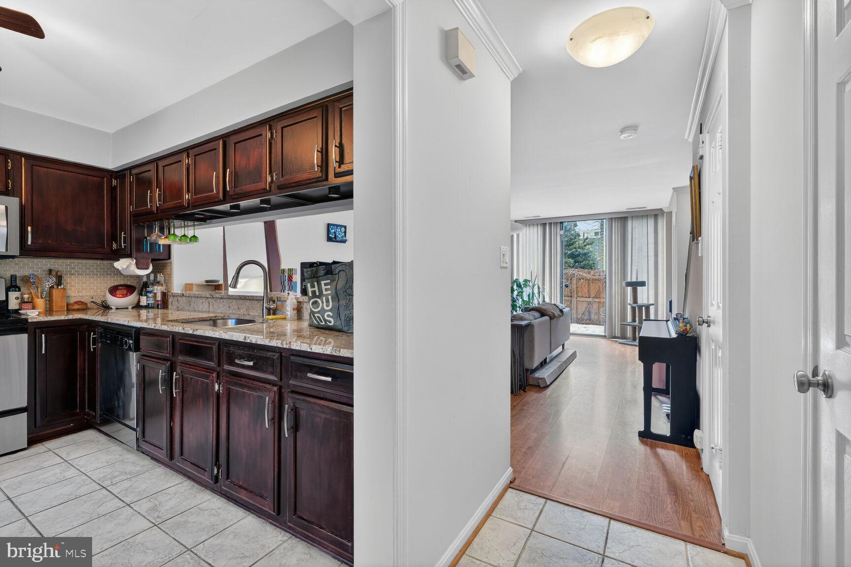 COLUMBIA COURT - Residential