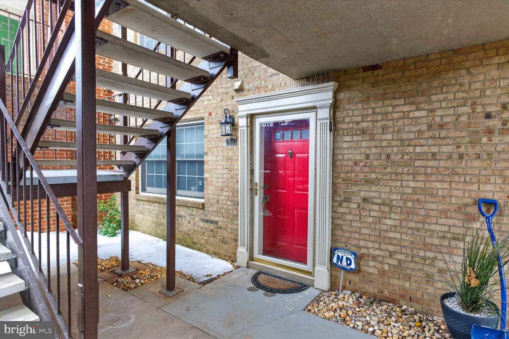 COLUMBIA COURT - Residential
