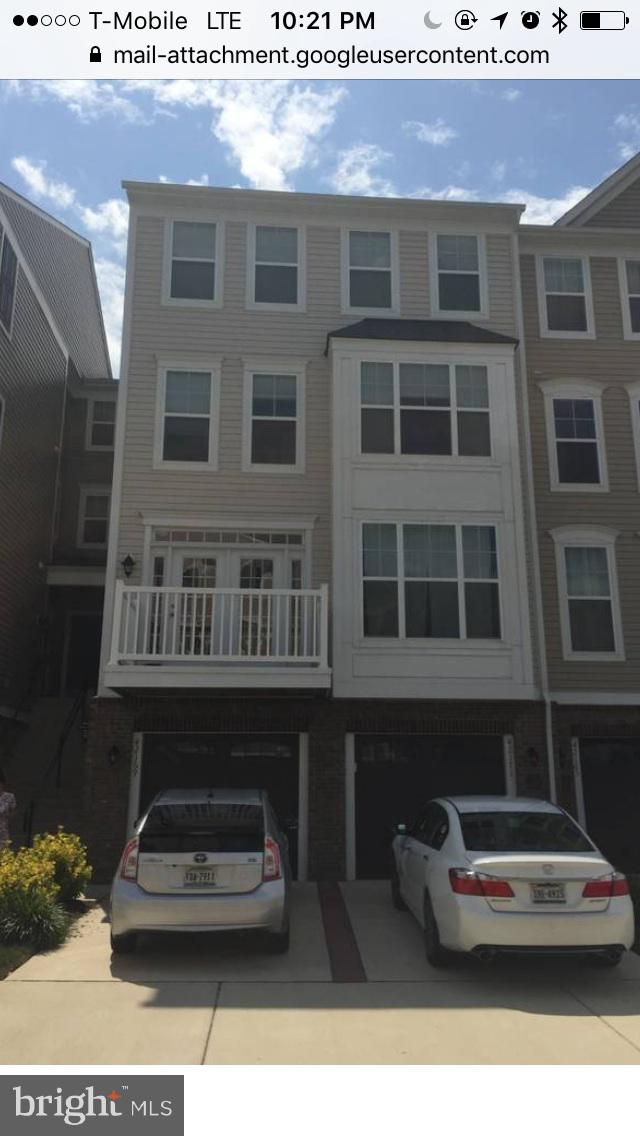 BEAUTIFUL BRIGHTON II, 4 LEVEL TOWNHOUSE, OPEN FLOORPLAN. IN OPTIMAL CONDITIONS. HARDWOODS. KITCHEN W/ GRANITE COUNTER-TOPS, STAINLESS STEEL APPLIANCES & MAPLE CABINETS. ONLY WALKABLE LIFESTYLE IN LOUDOUN! WALK TO POOL, LOUDOUN COUNTY TRANSIT BUS PARK AND RIDE, LIBRARY & TOWN CENTRE. SHOPPING, DINING & RETAIL IN THE NEIGHBORHOOD. WATER INCLUDED

SEE DOCUMENTS FOR RENTAL APPLICATION