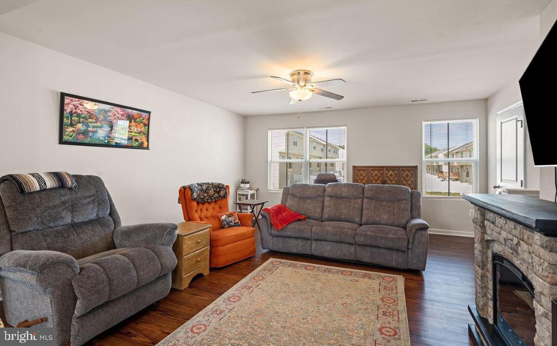 LAKESIDE - Residential Lease