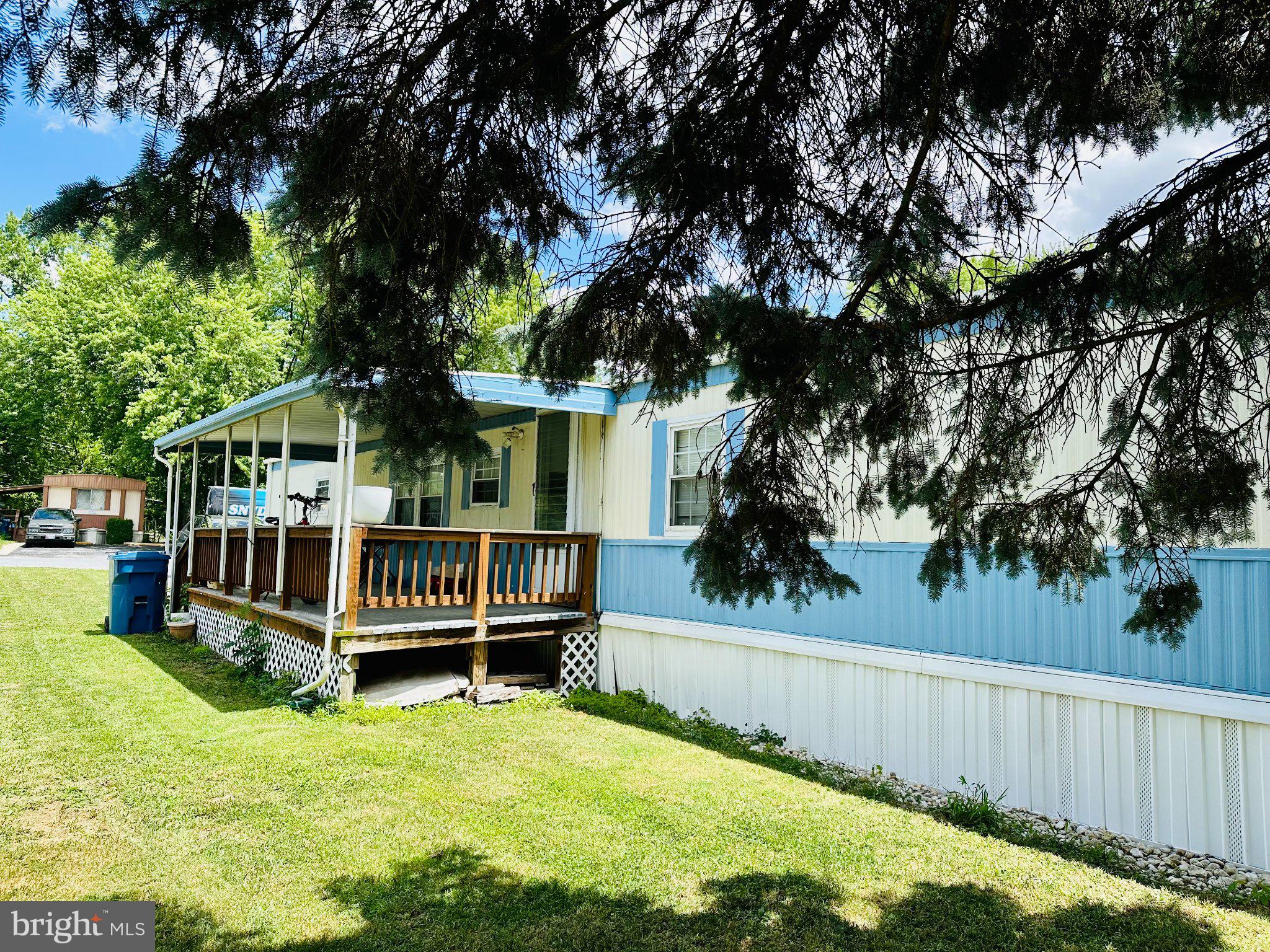 LAKESIDE VILLAGE - Residential