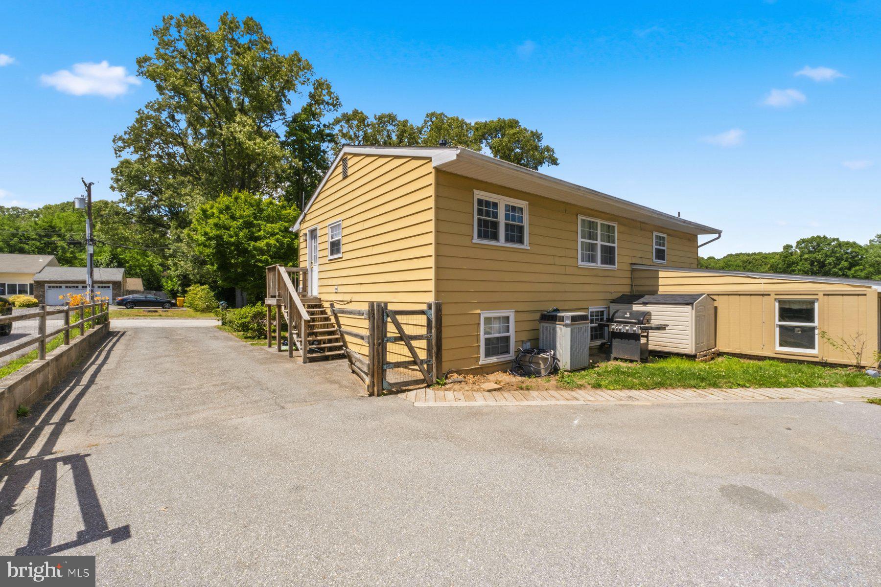 ROCKVILLE - Residential