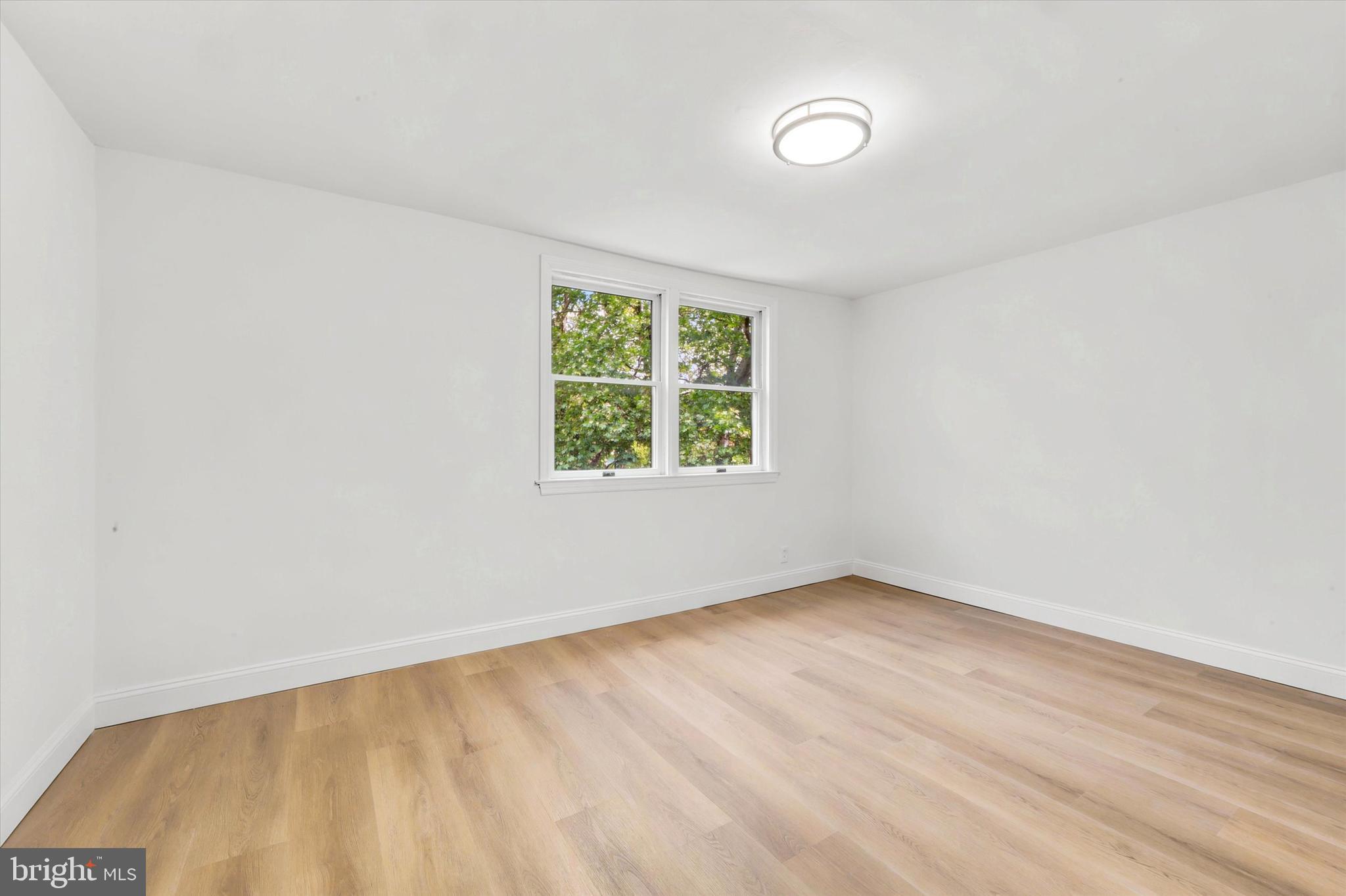 ELSMERE MANOR - Residential