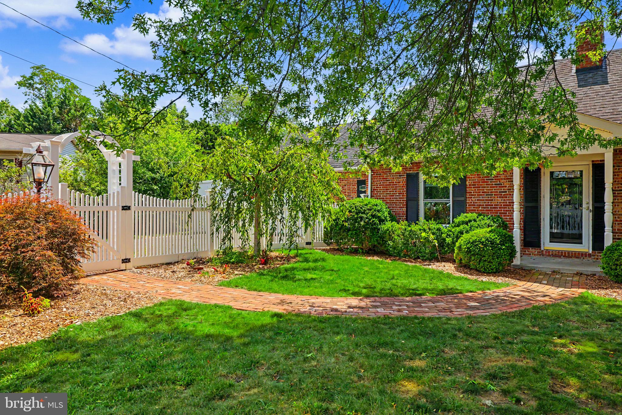 LYNN HEIGHTS - Residential