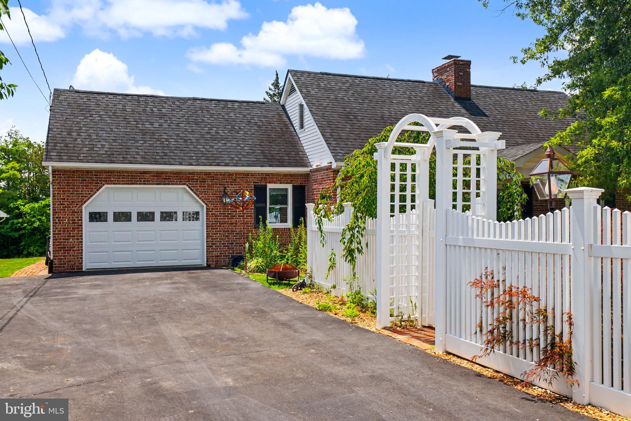 LYNN HEIGHTS - Residential