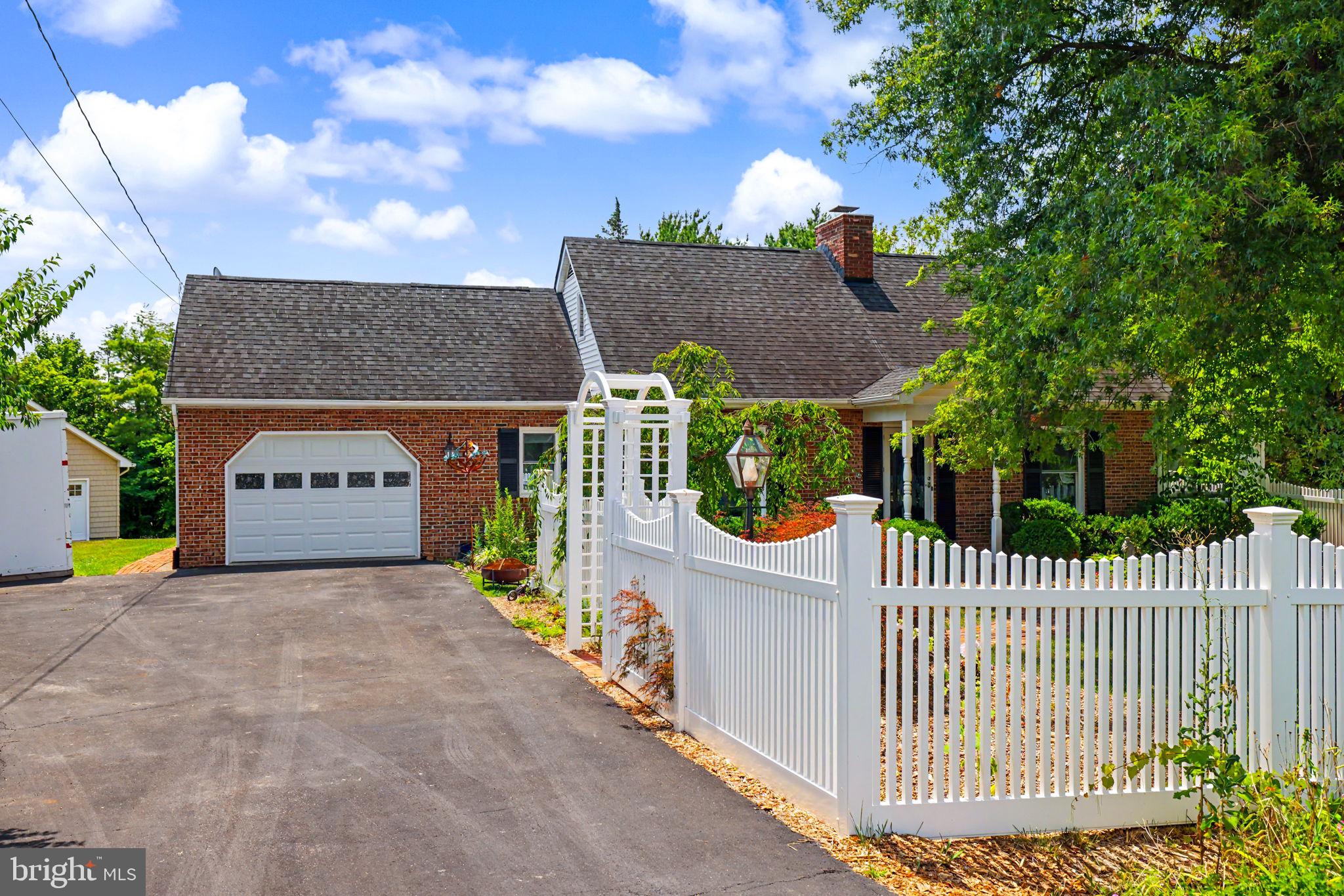 LYNN HEIGHTS - Residential