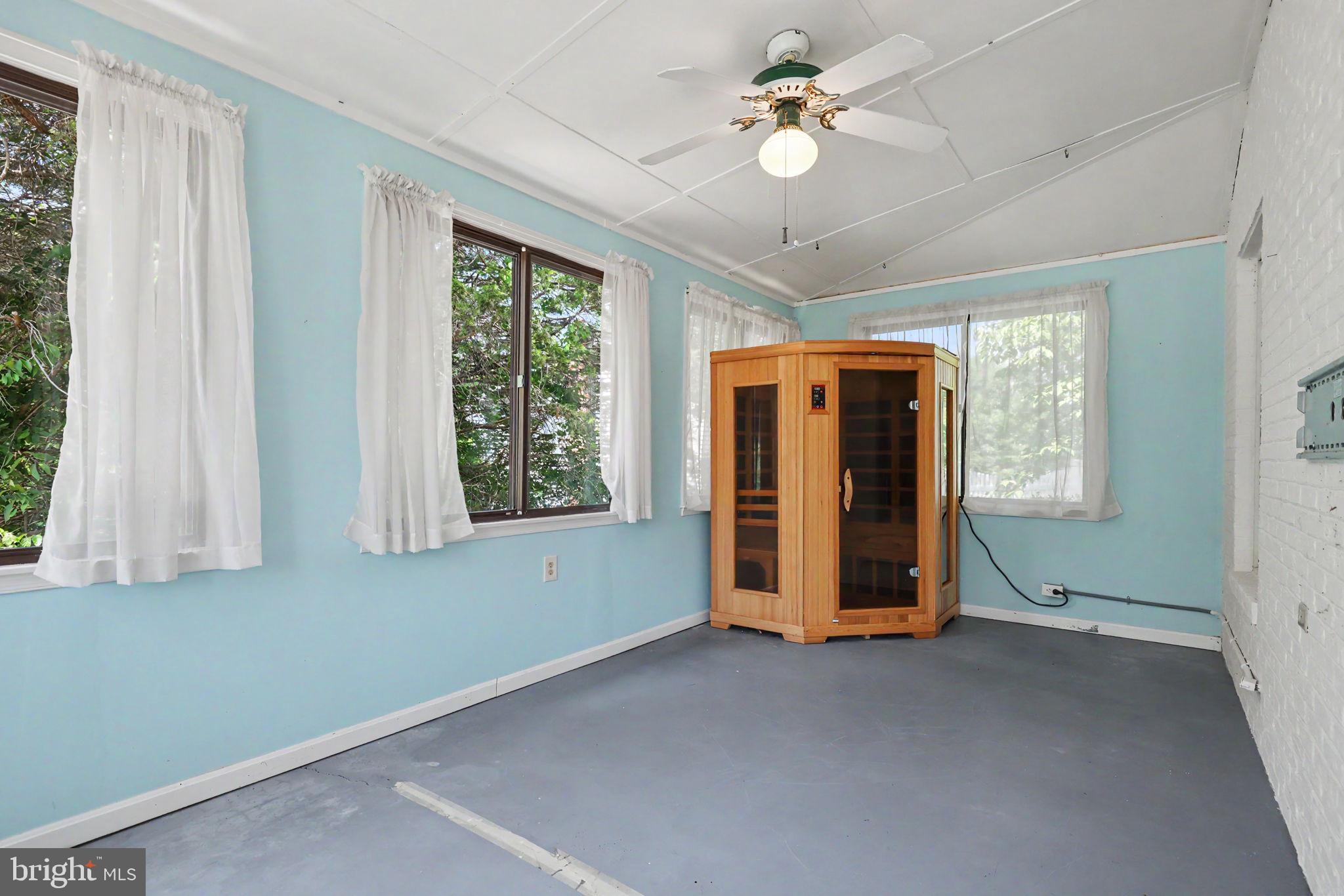 LYNN HEIGHTS - Residential