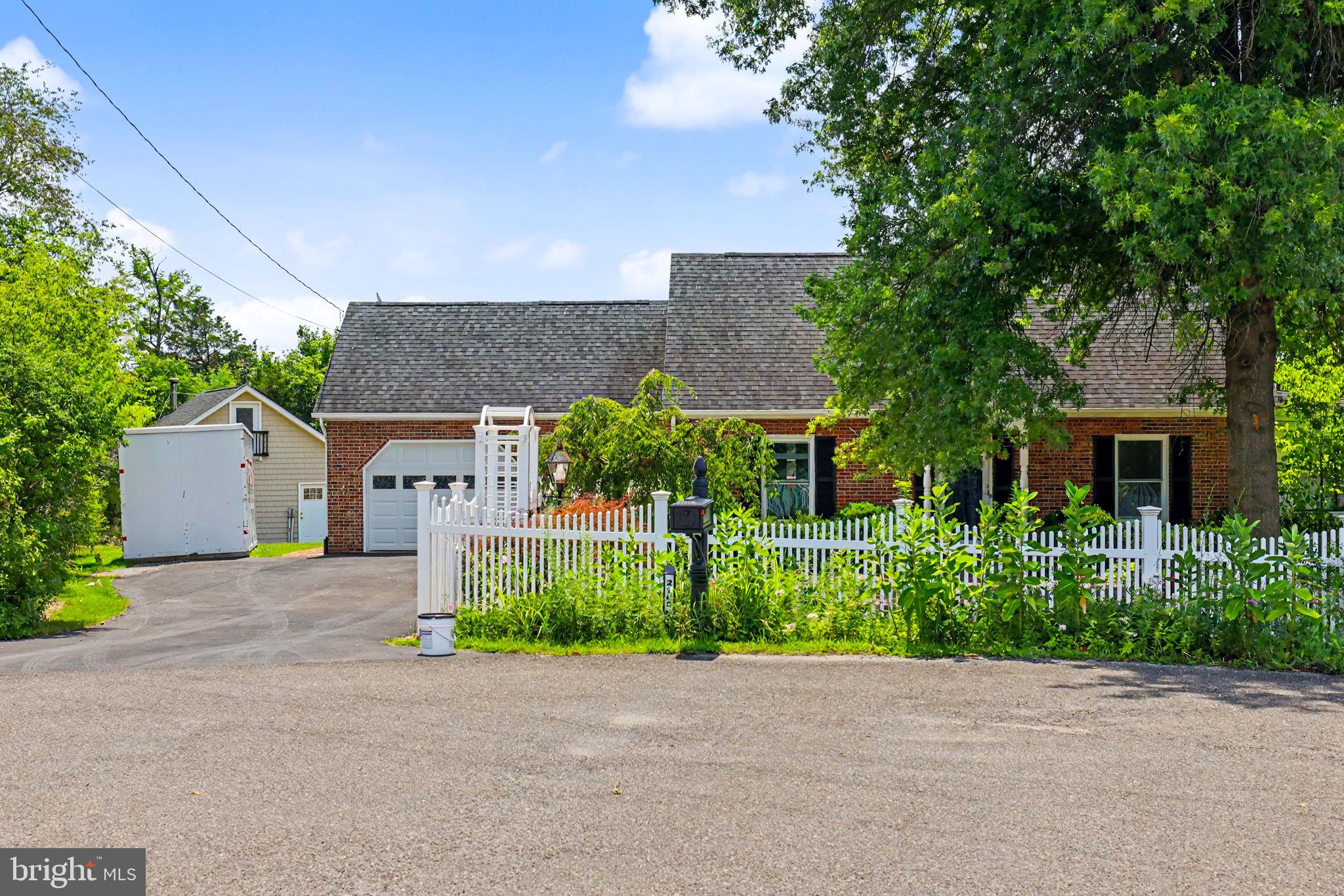 LYNN HEIGHTS - Residential