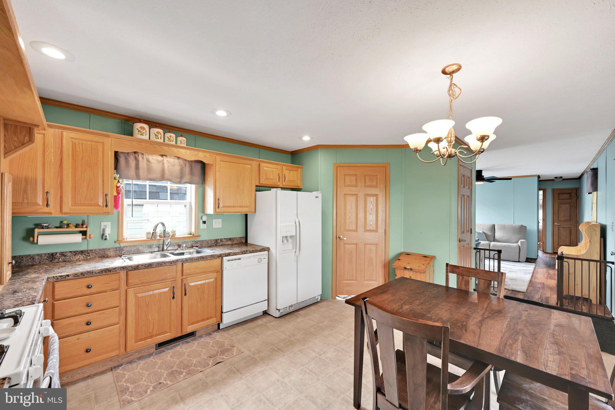 RIDGEWOOD MANOR - Residential