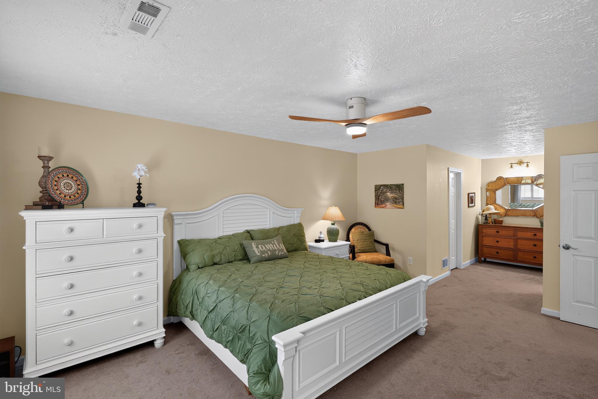 BAY COUNTRY - Residential