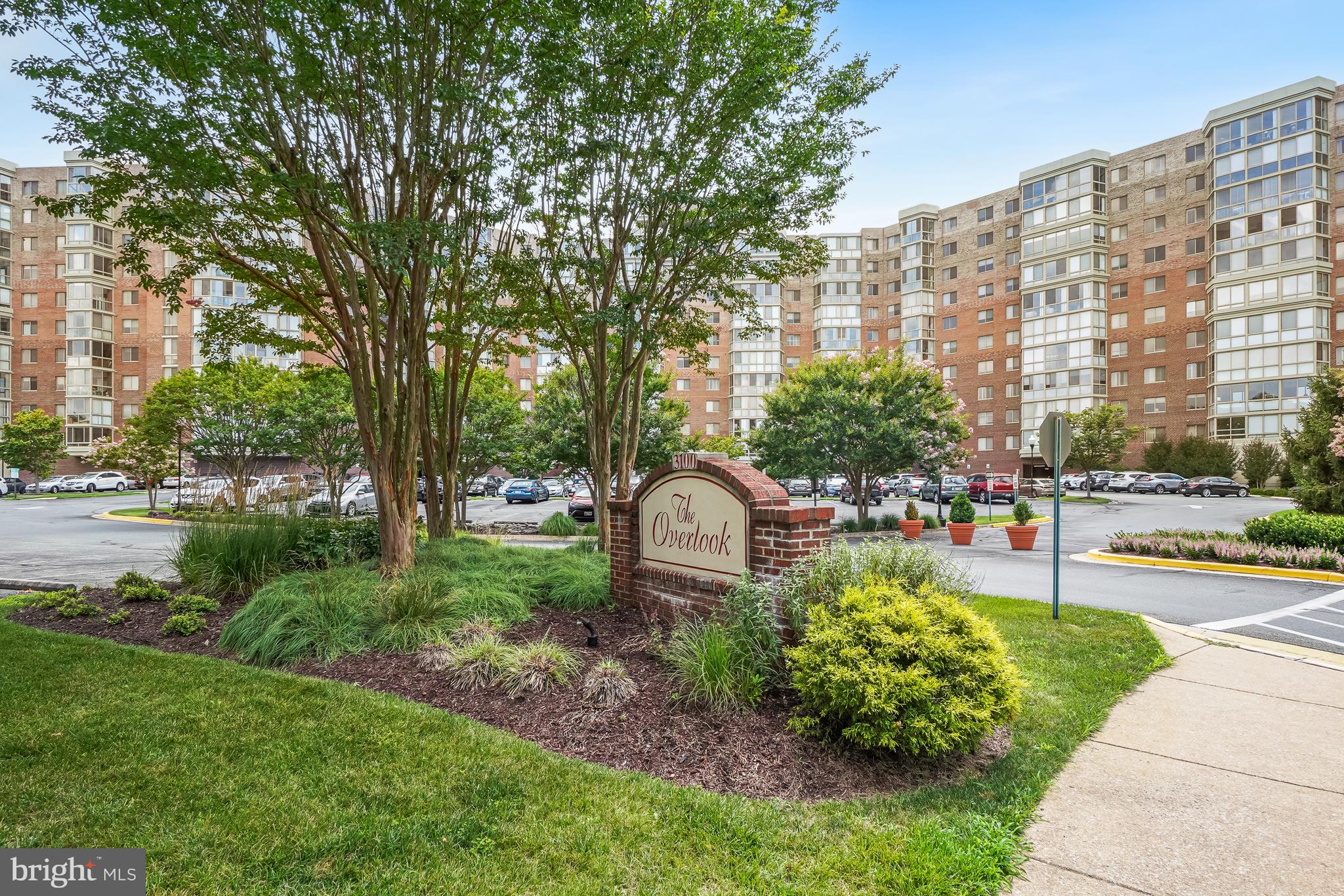 LEISURE WORLD - Residential