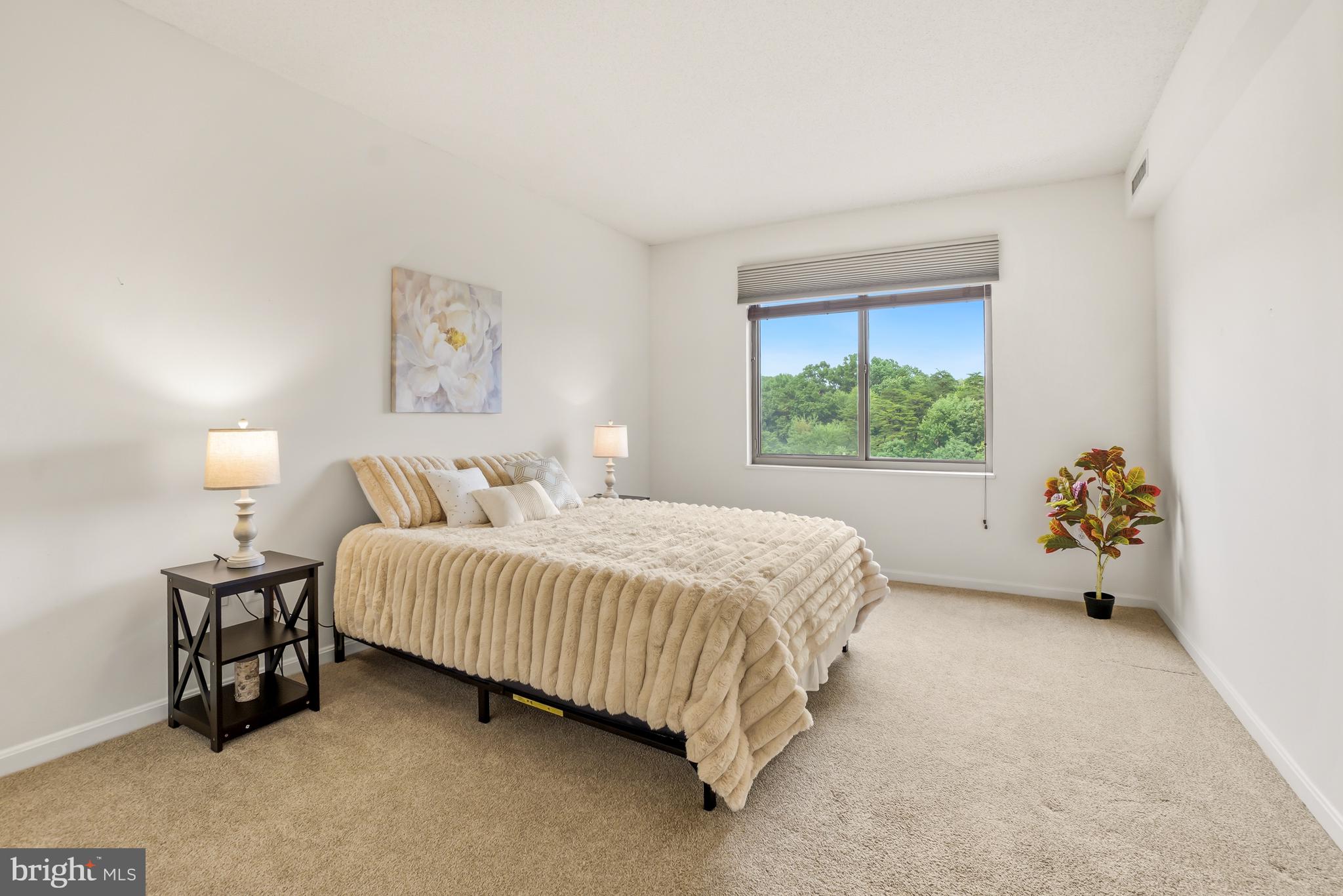 LEISURE WORLD - Residential