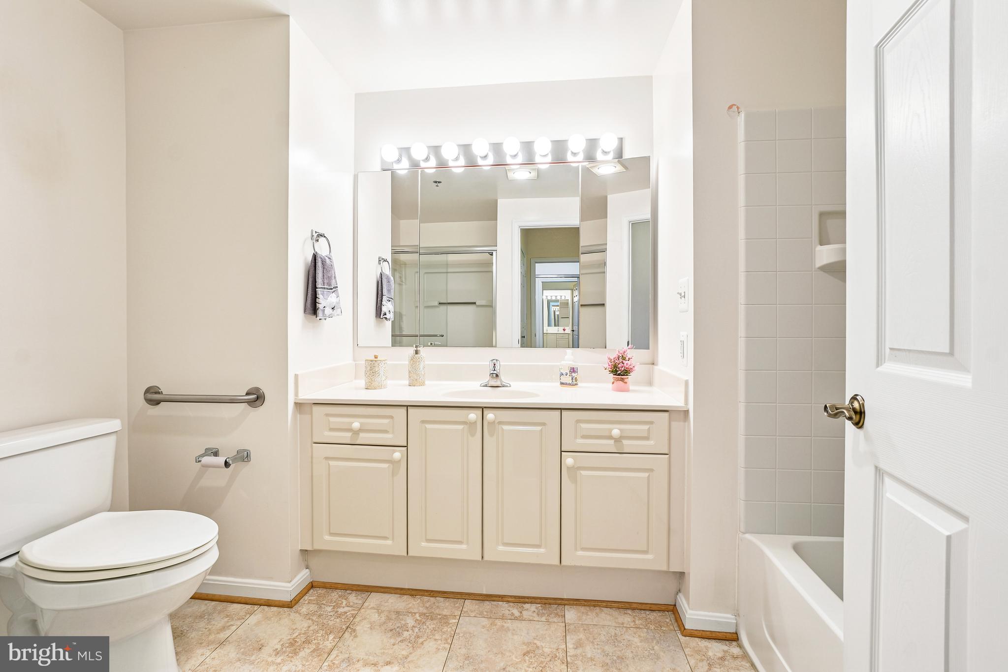 LEISURE WORLD - Residential