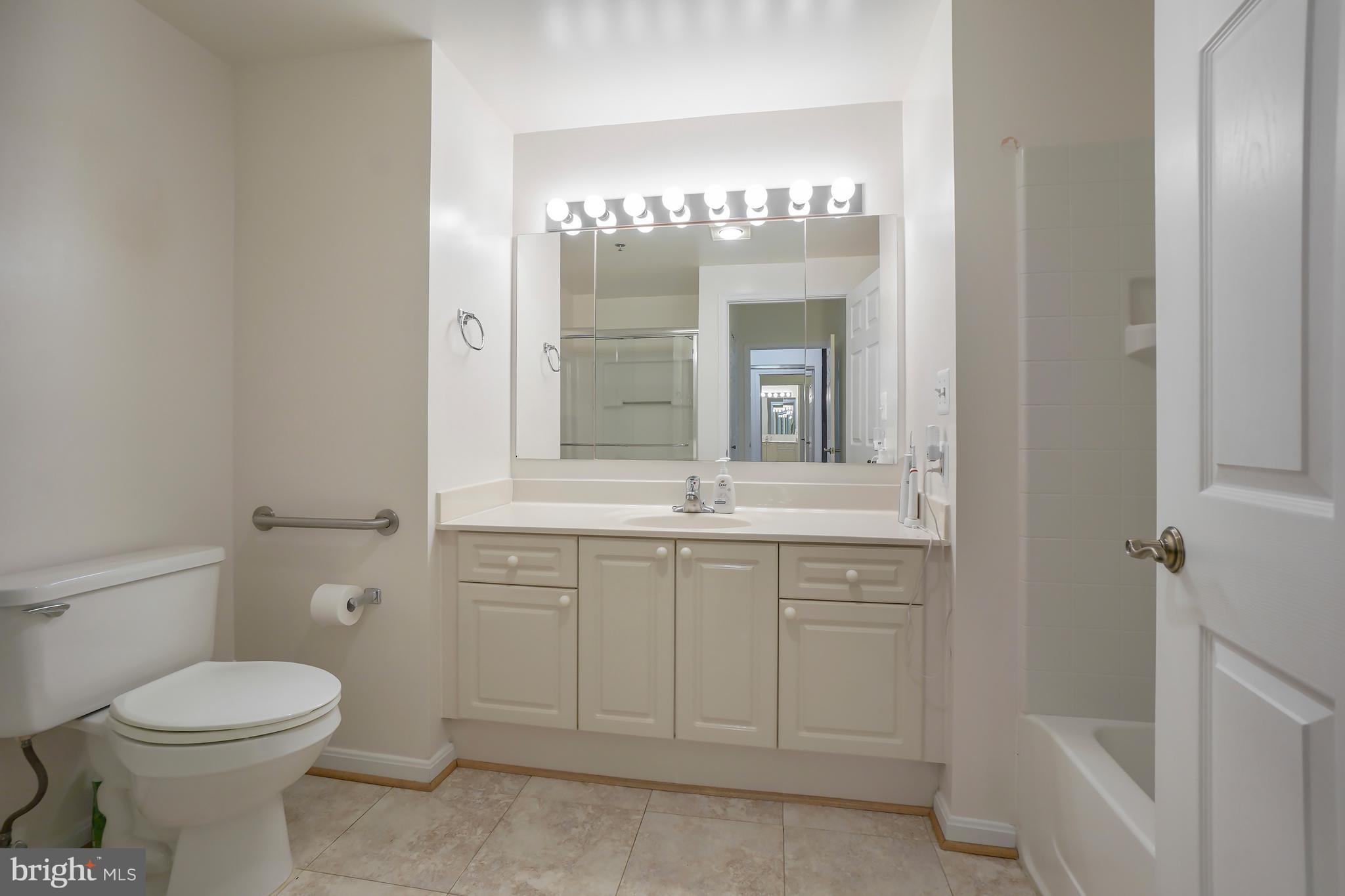 LEISURE WORLD - Residential