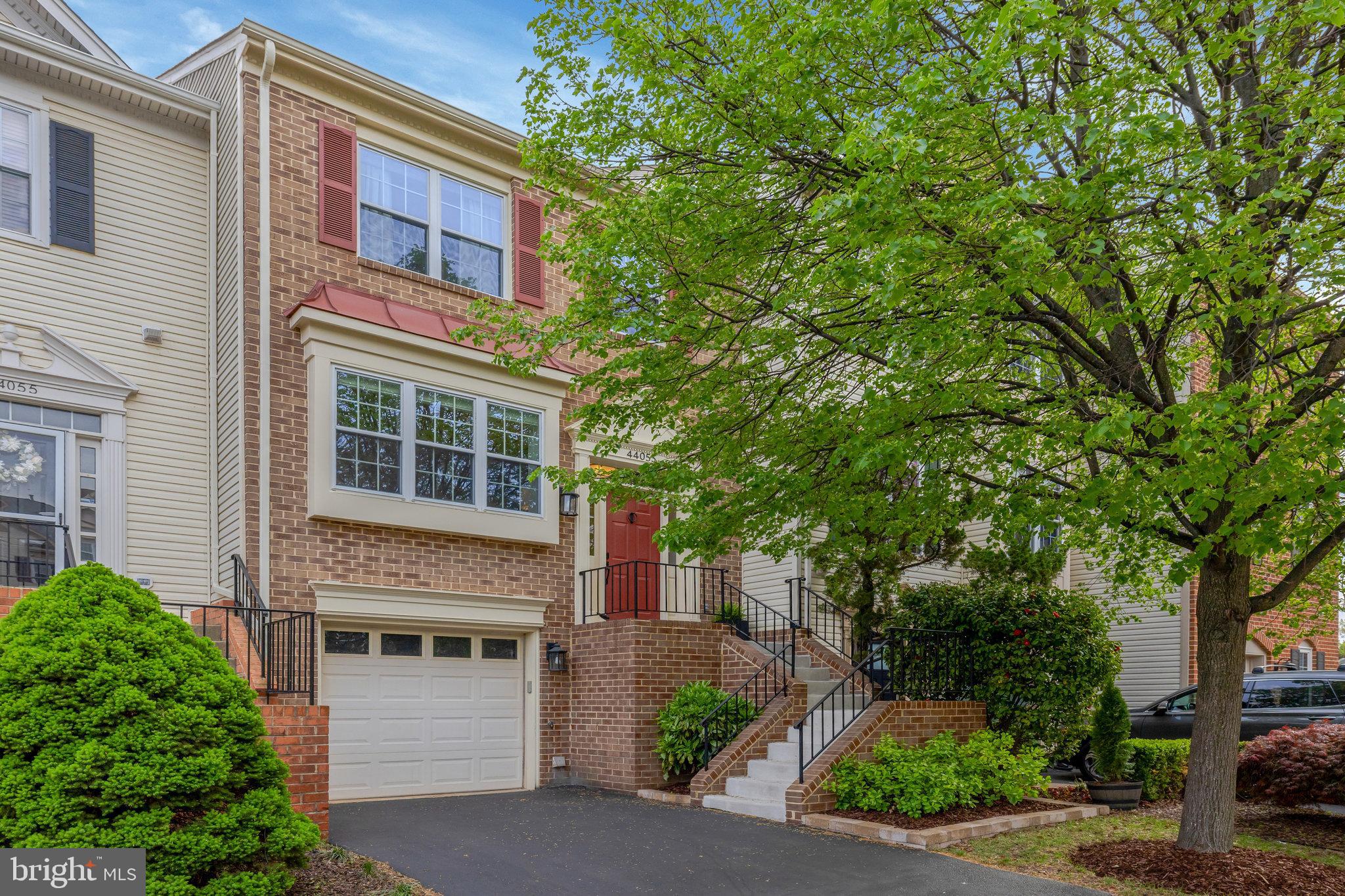 ASHBURN VILLAGE - Residential